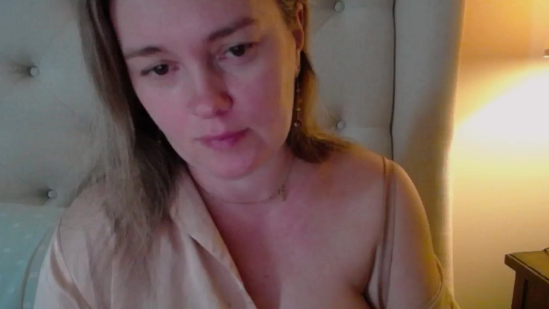 J0llye video thumbnail