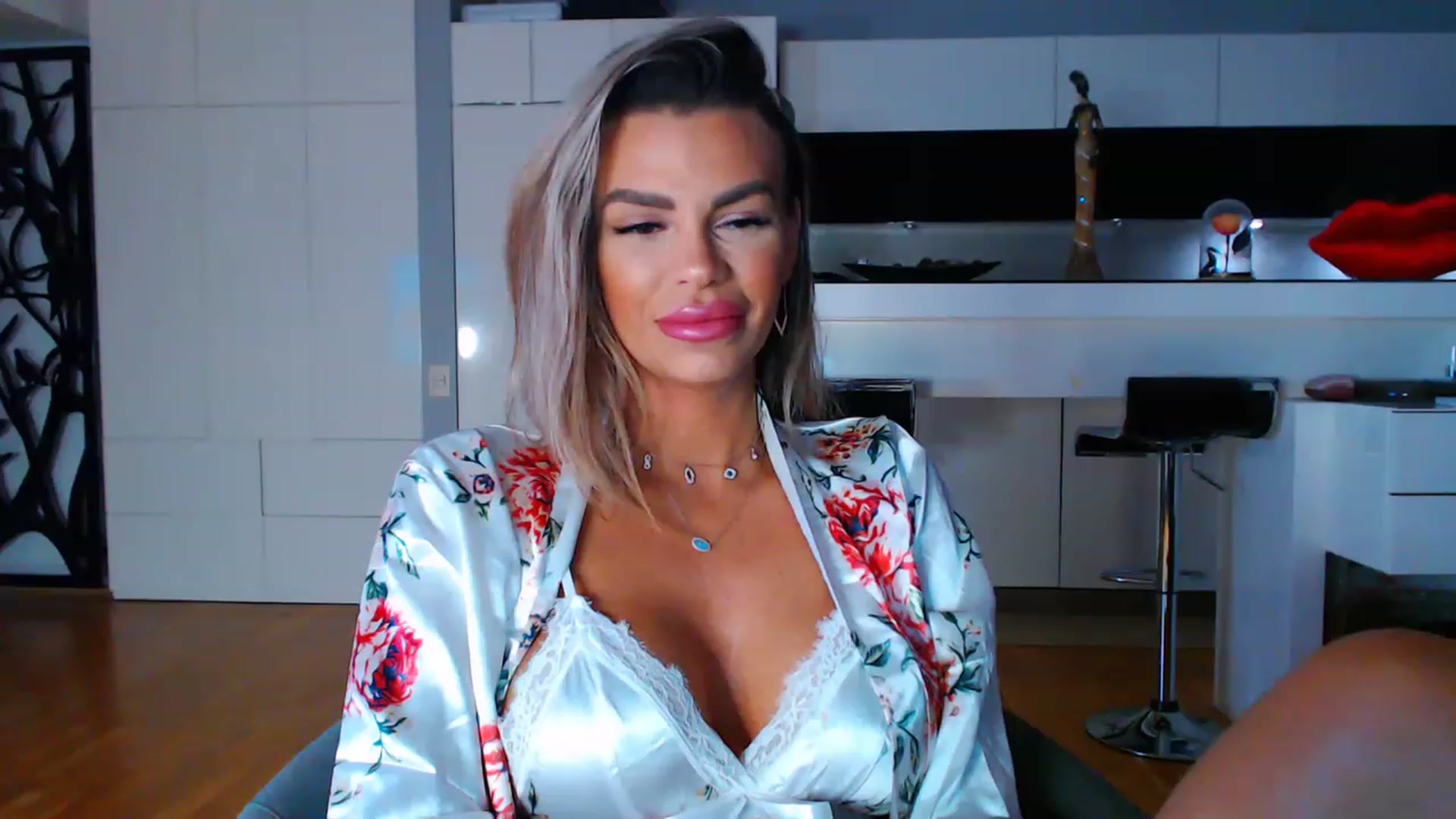 D_y_y video thumbnail