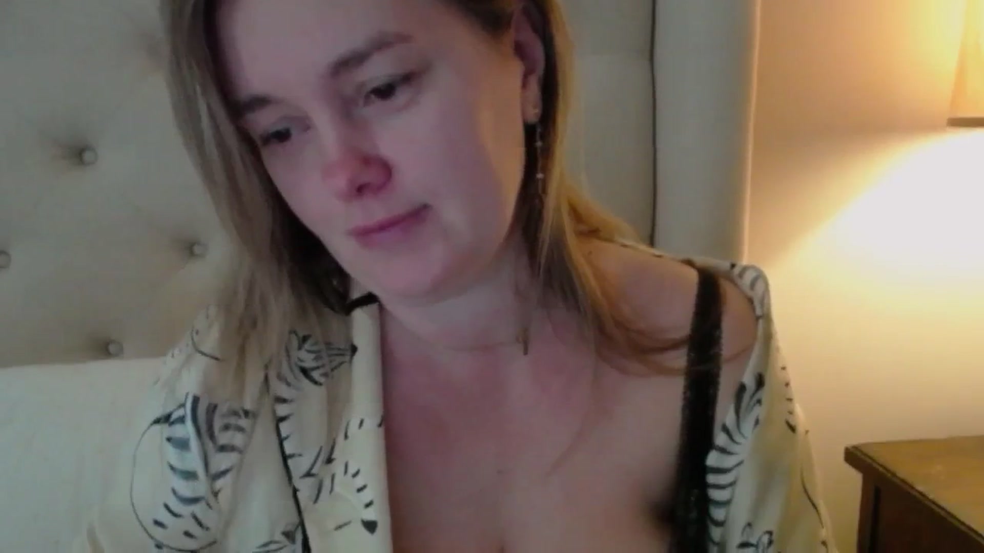 J0llye video thumbnail