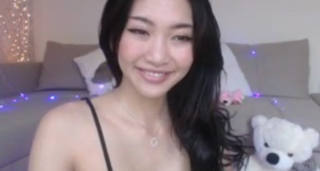 MissReinaT video thumbnail