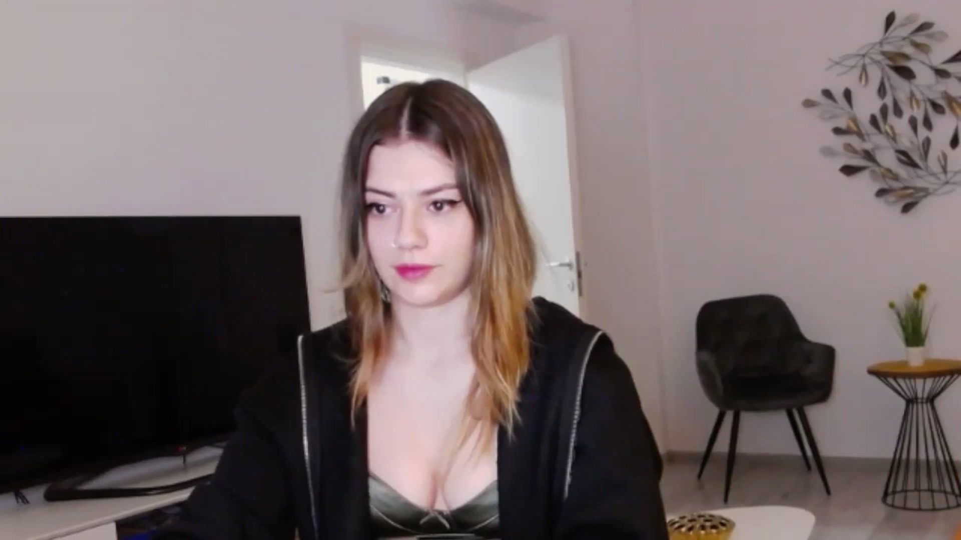 RiriBee video thumbnail