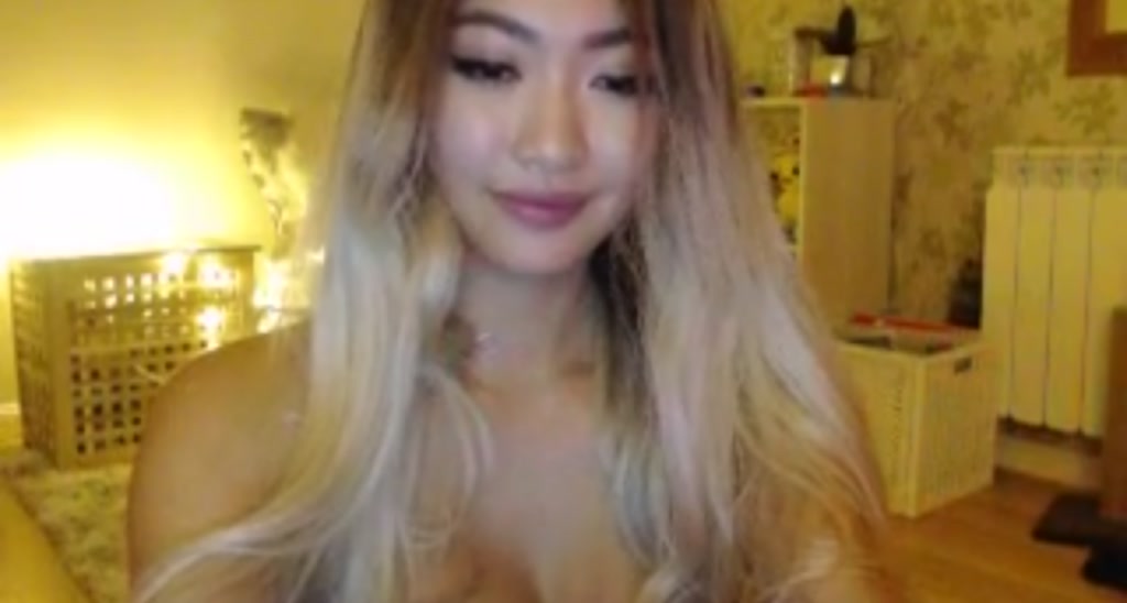 MissReinaT video thumbnail