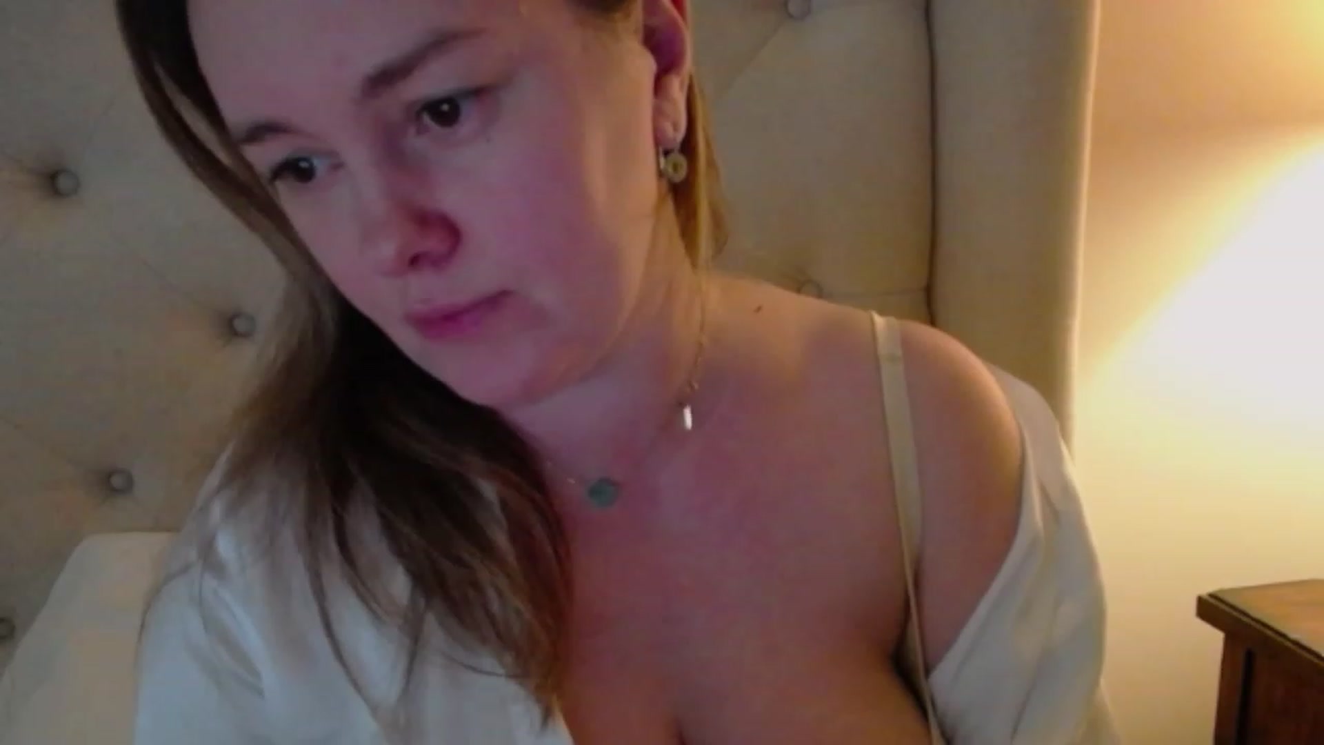 J0llye video thumbnail