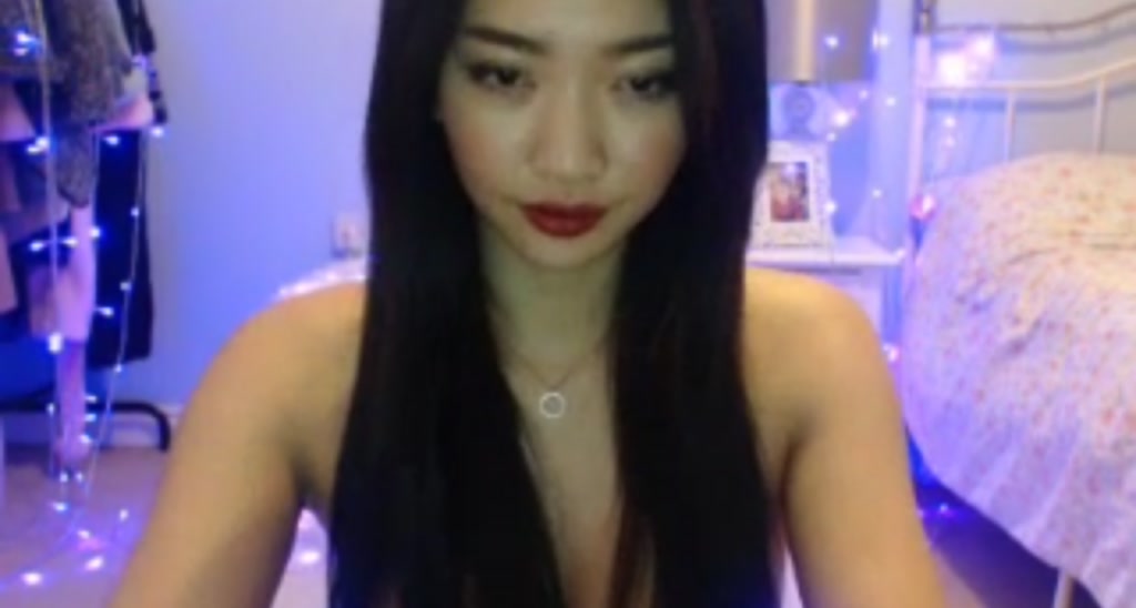 MissReinaT video thumbnail