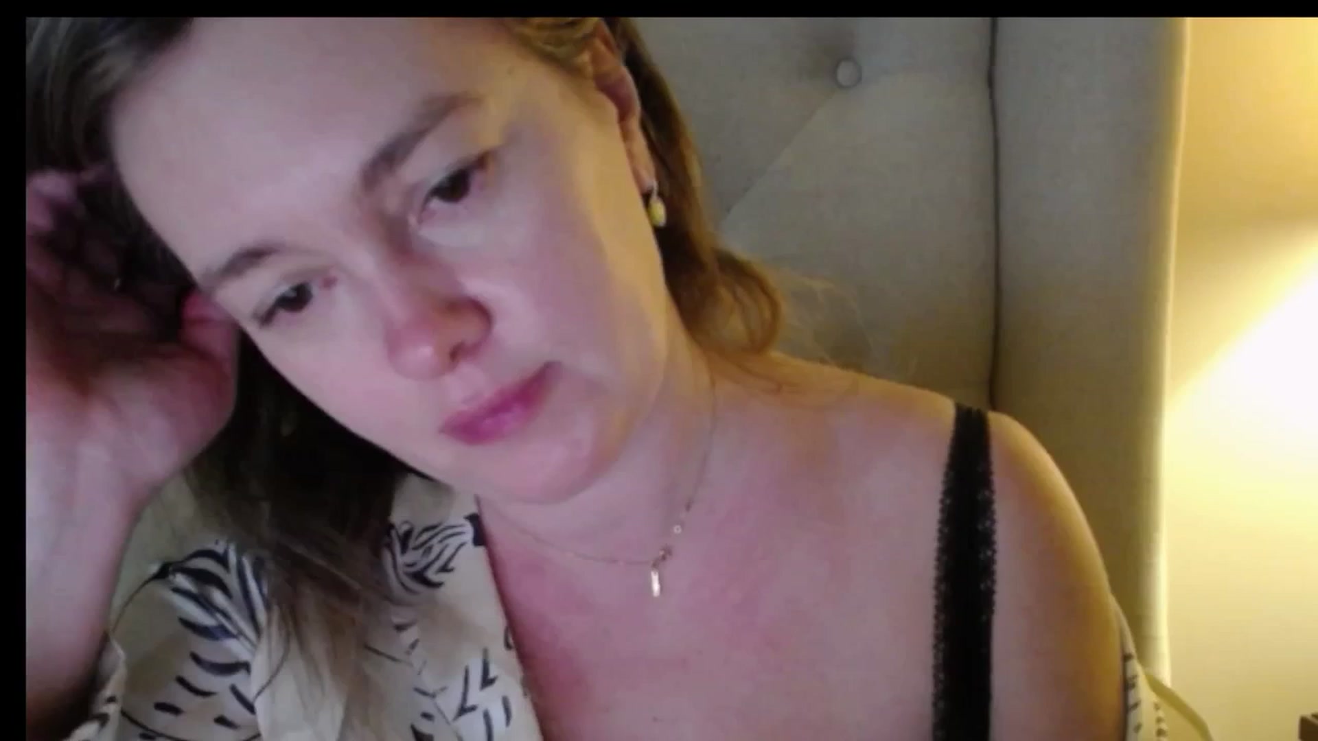 J0llye video thumbnail