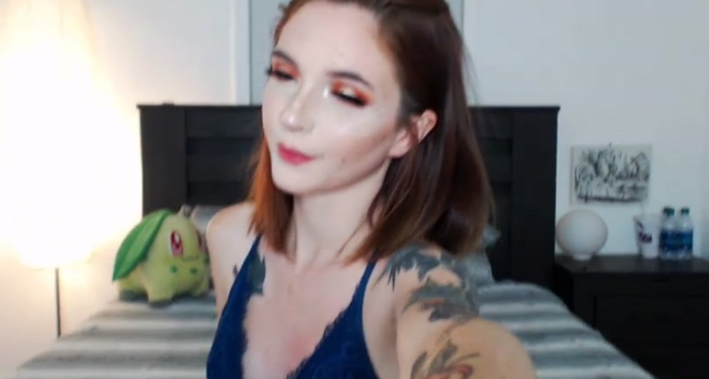 LaraLou video thumbnail