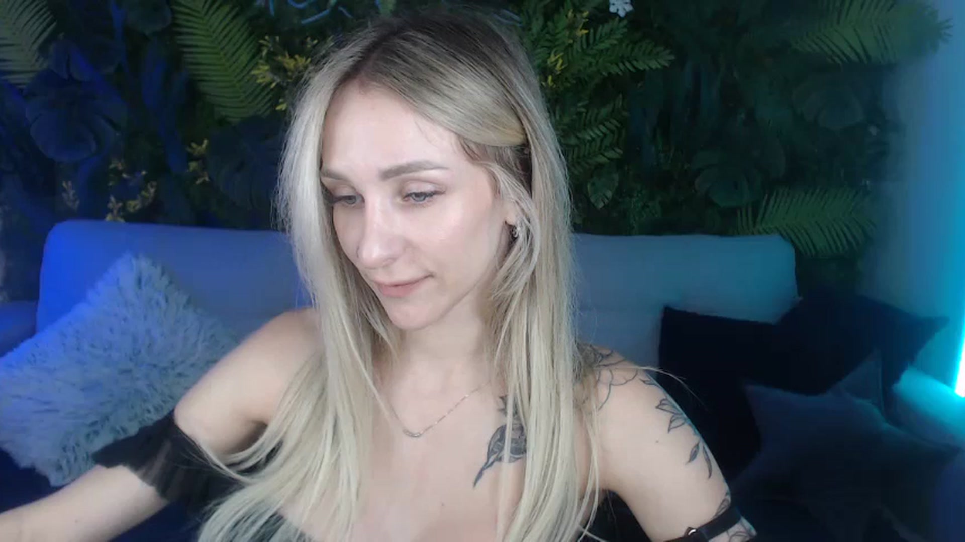 Horny_Blond video thumbnail