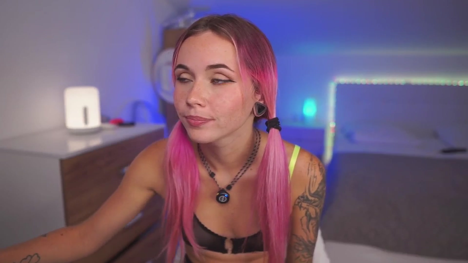 Sarah_Pink video thumbnail
