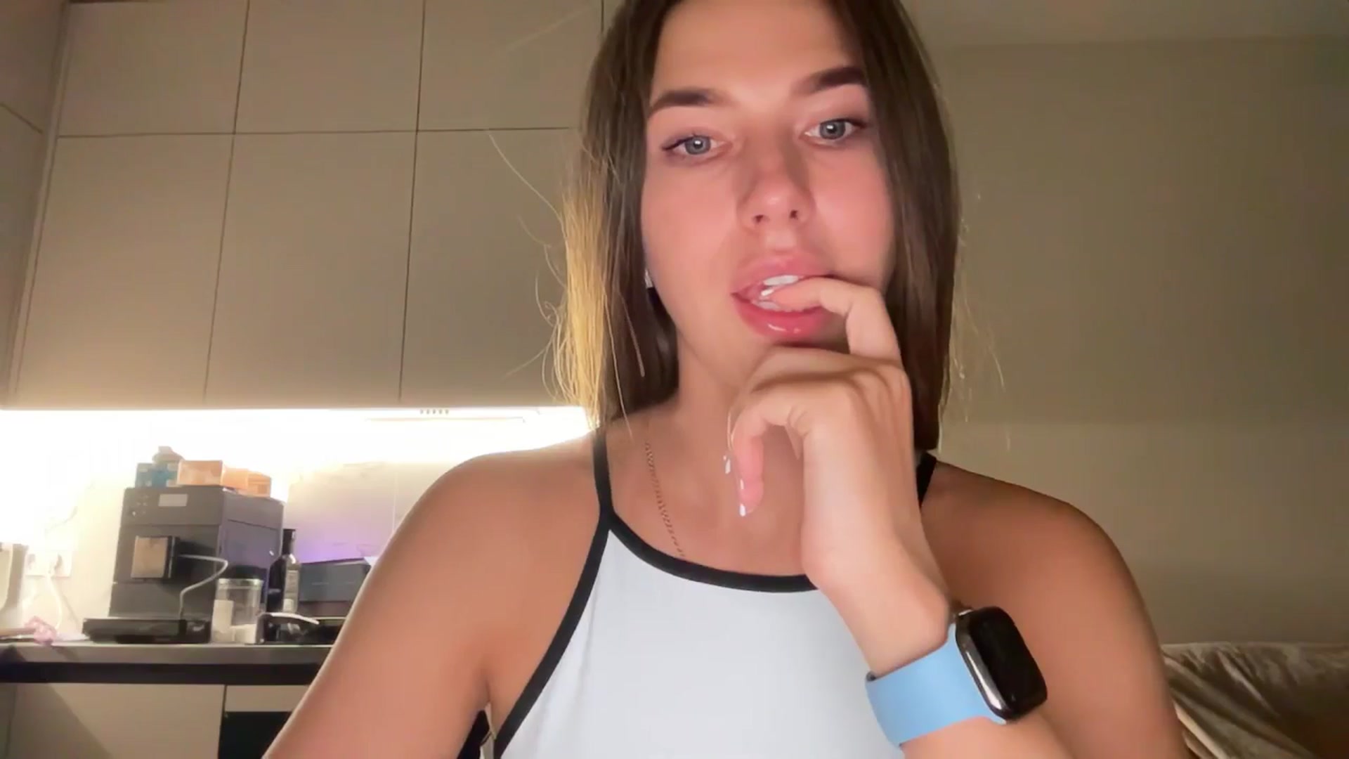 kissfreeze video thumbnail
