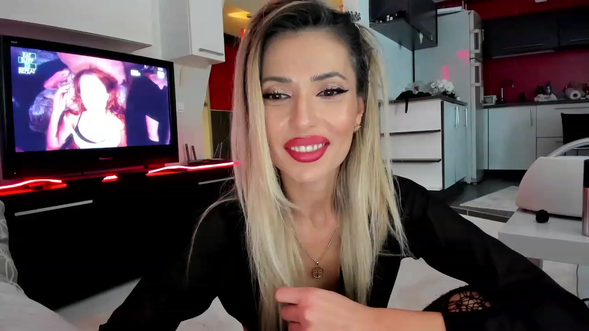 SmileyTinaa video thumbnail