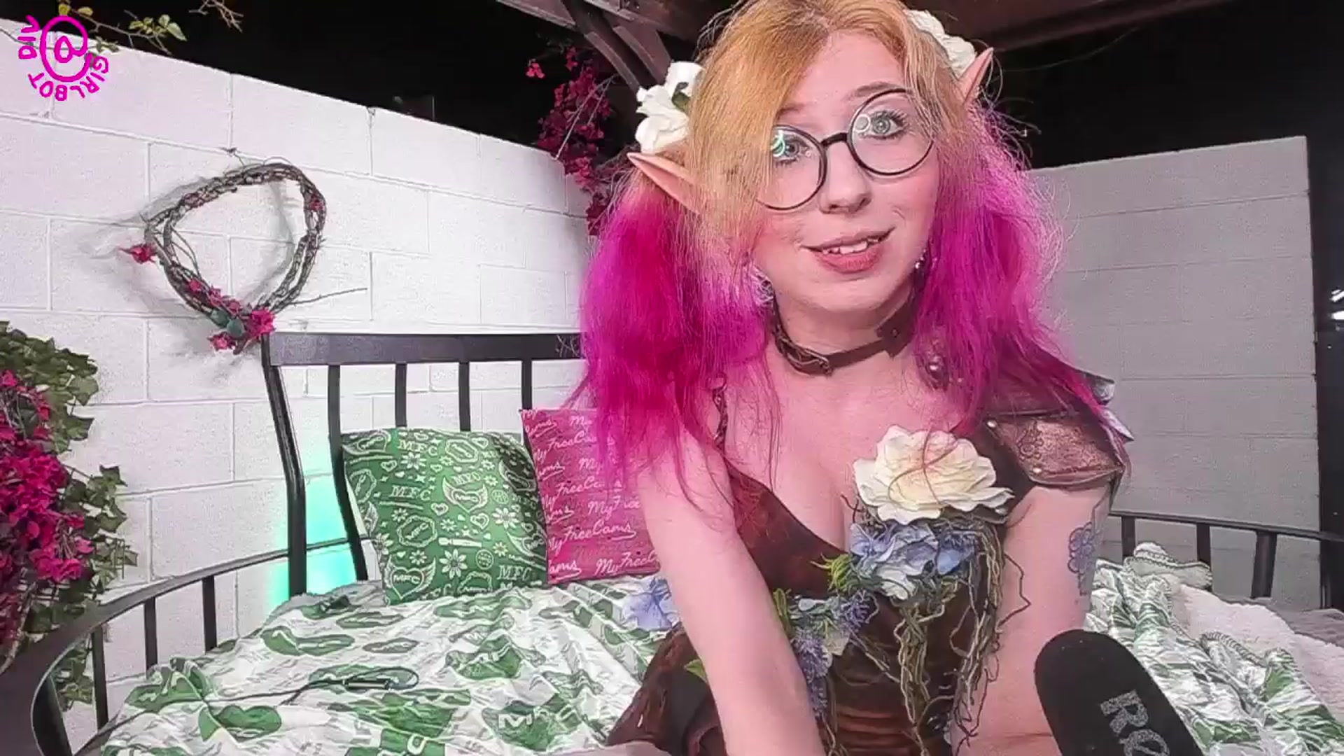 girlbotDiv video thumbnail