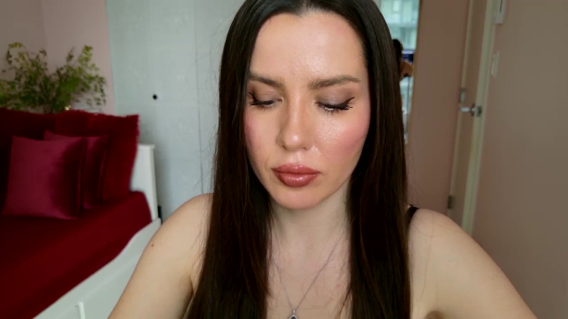 BellaBaxter video thumbnail