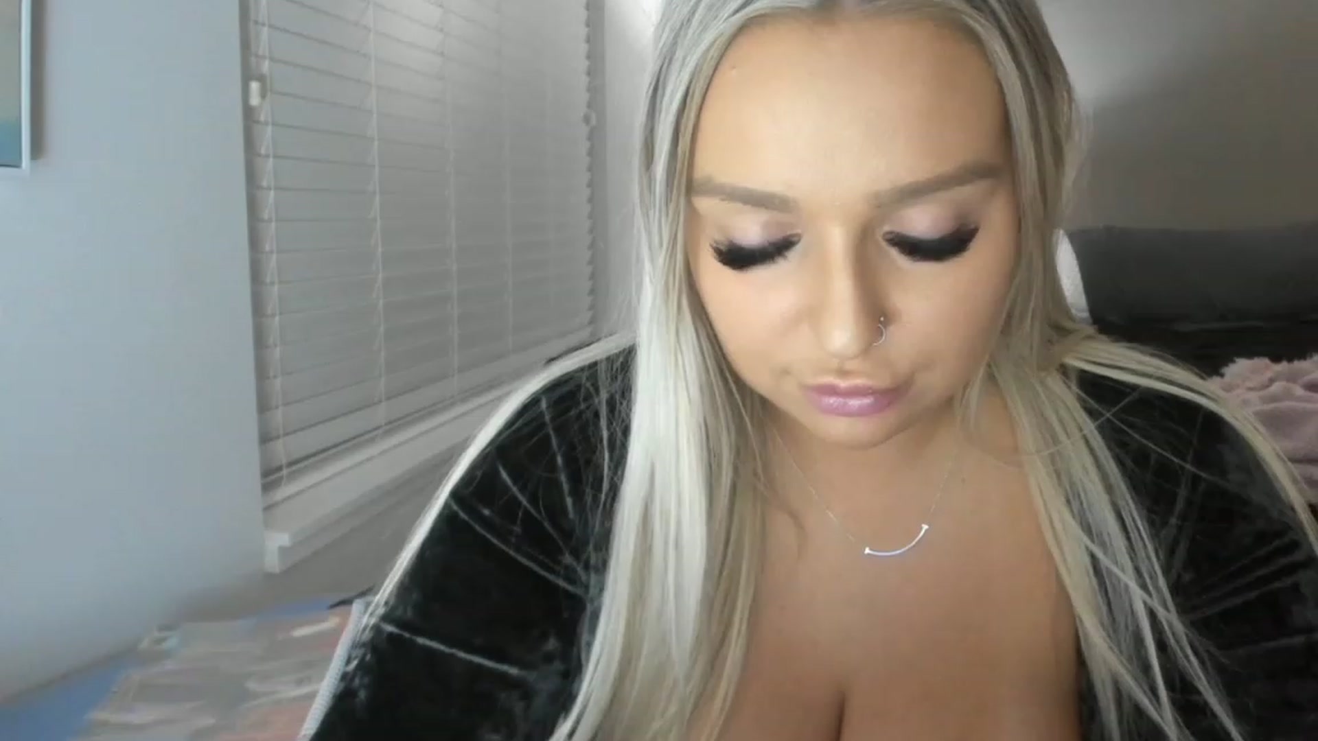 KissMyTitsPls video thumbnail
