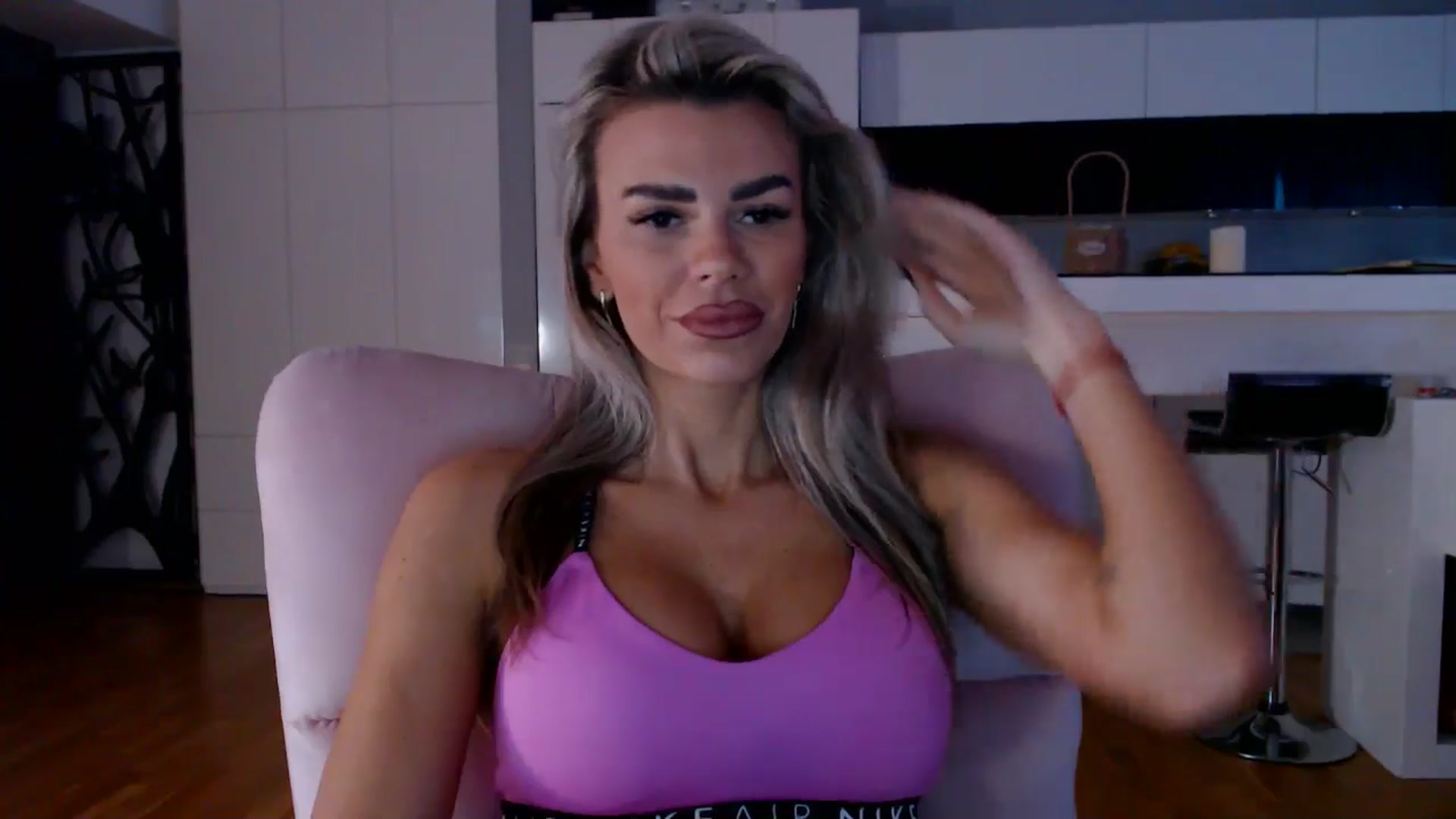 D_y_y video thumbnail