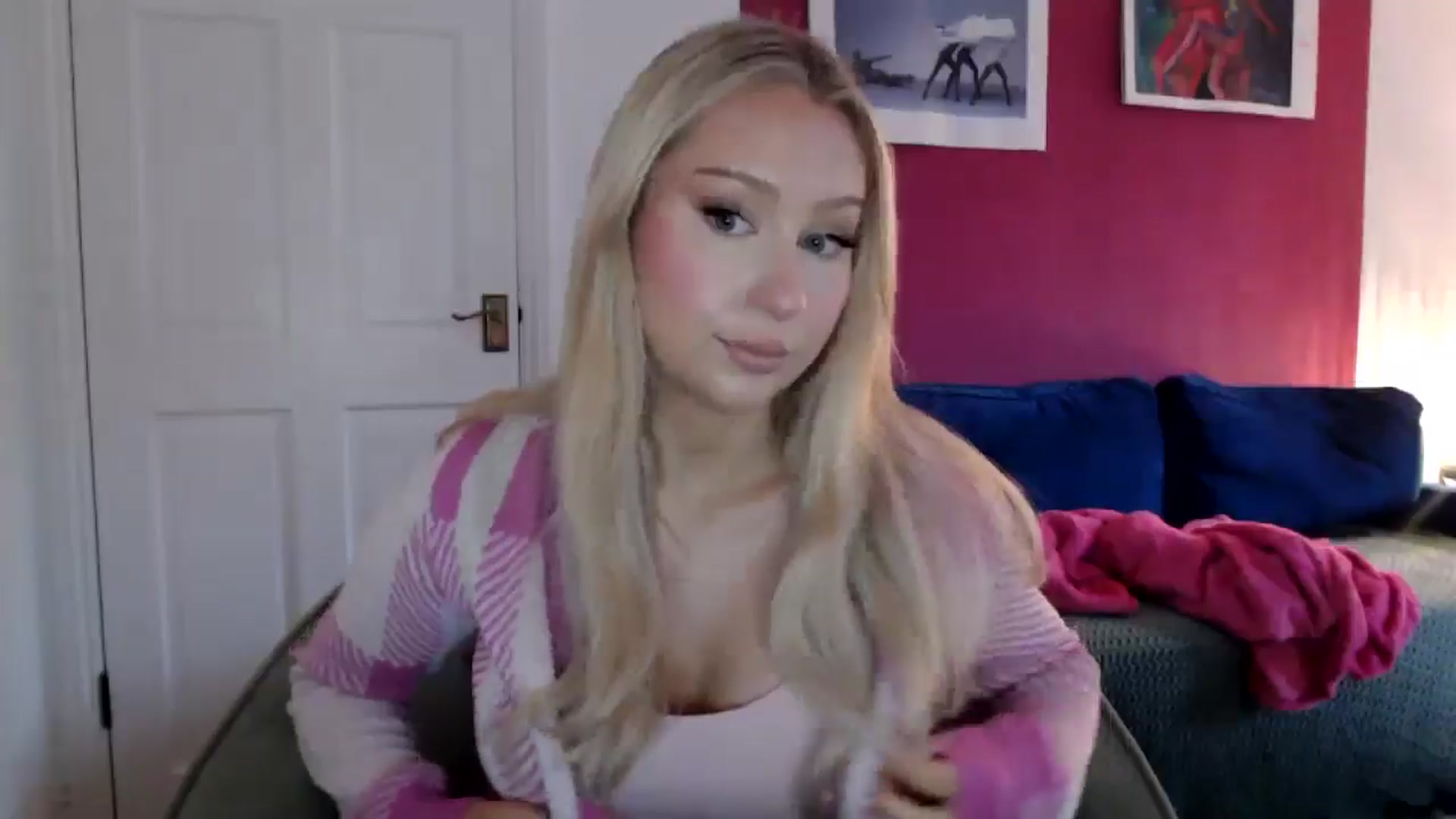 PetiteAvax video thumbnail