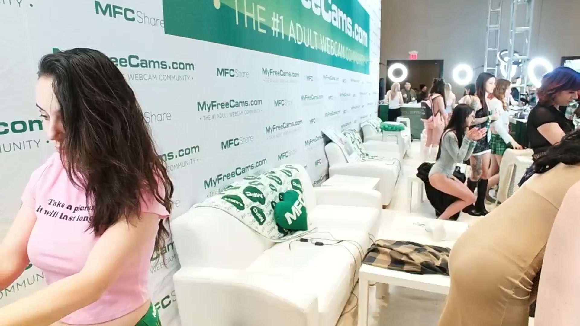 MissFine video thumbnail
