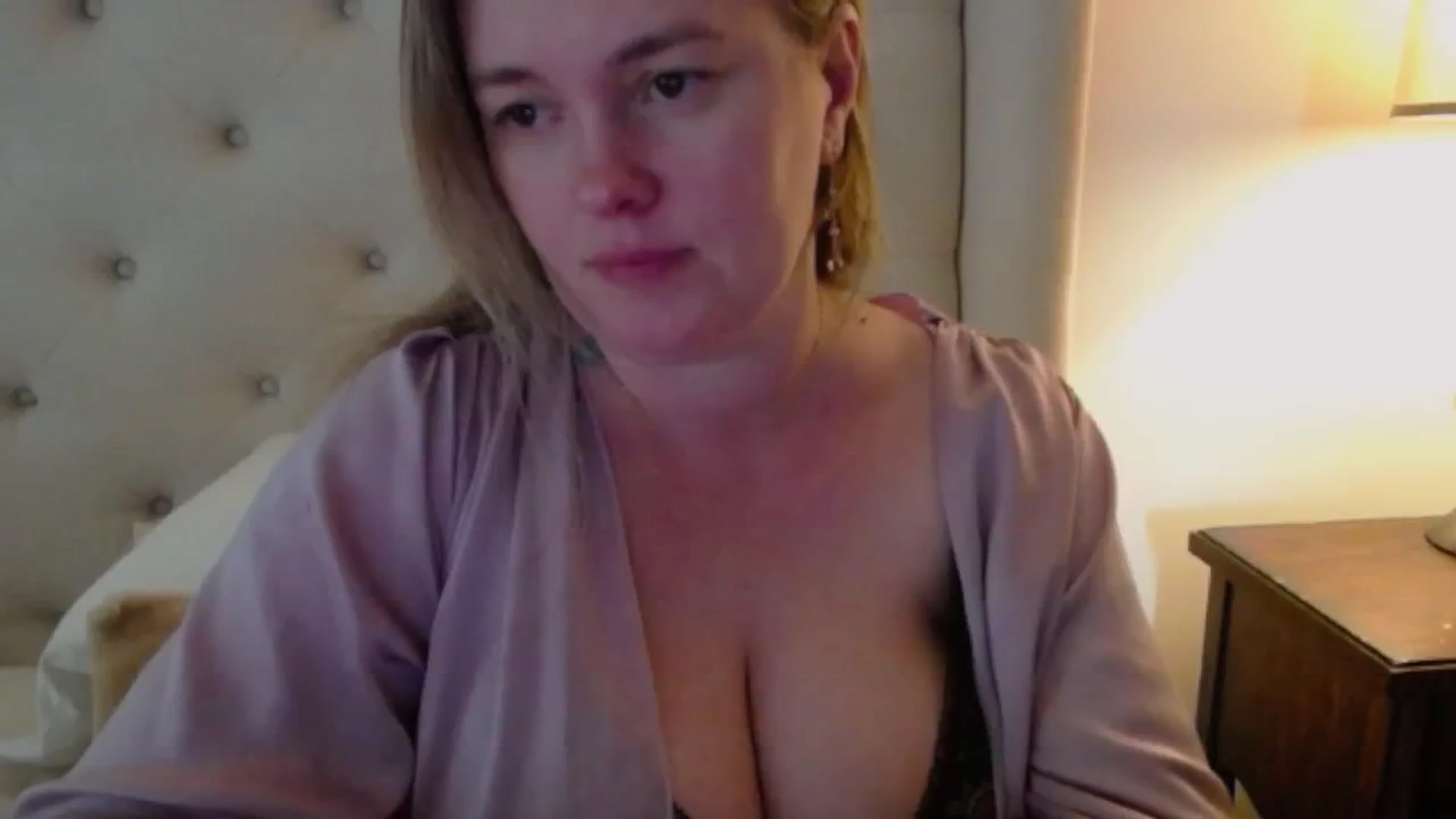 J0llye video thumbnail
