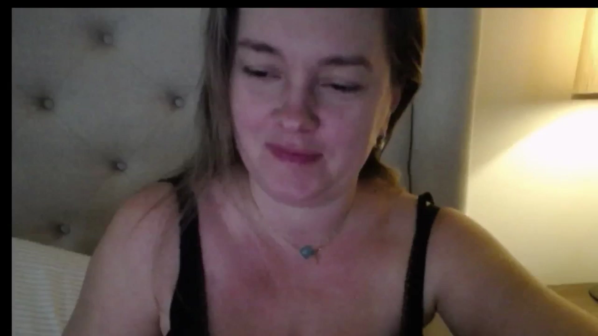 J0llye video thumbnail