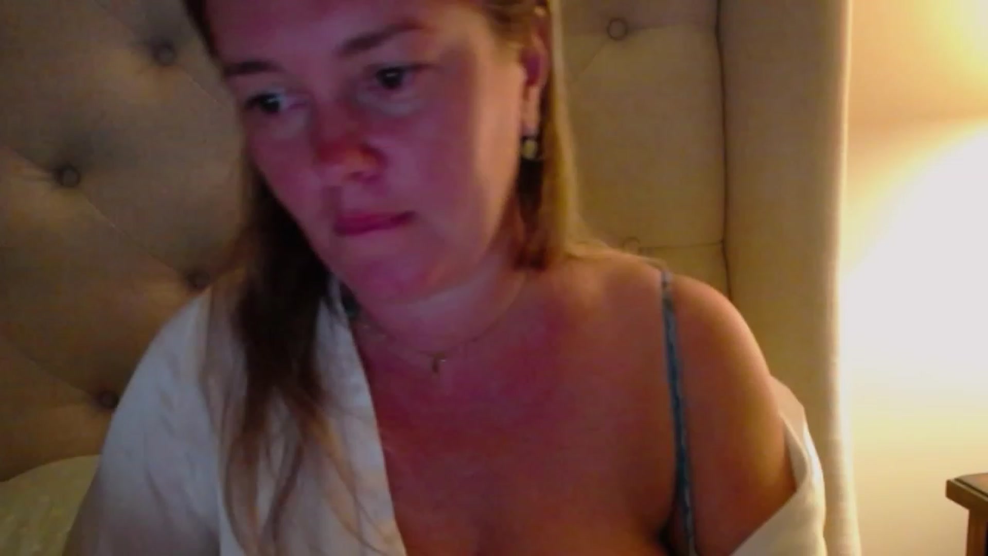 J0llye video thumbnail