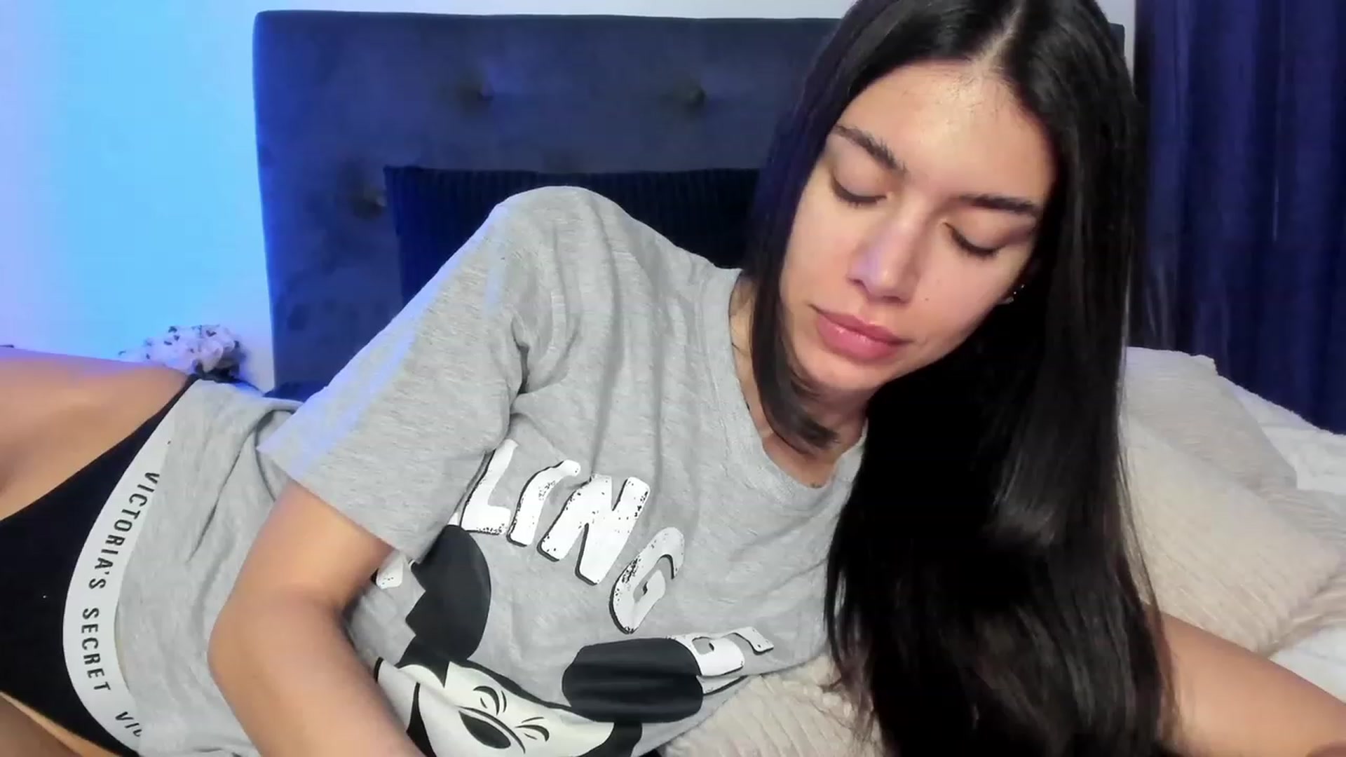 Bee_Bee video thumbnail