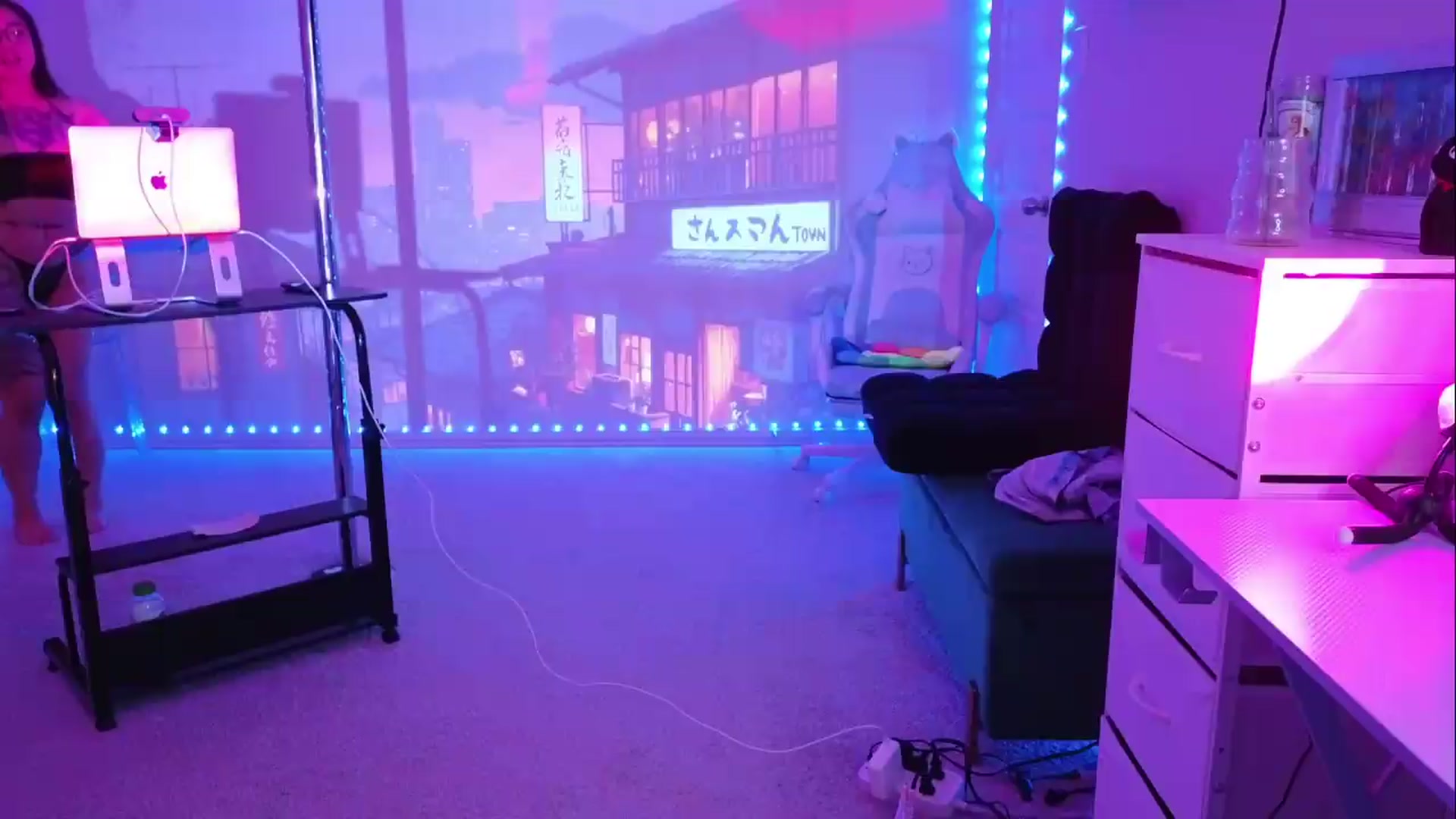 dolllface video thumbnail