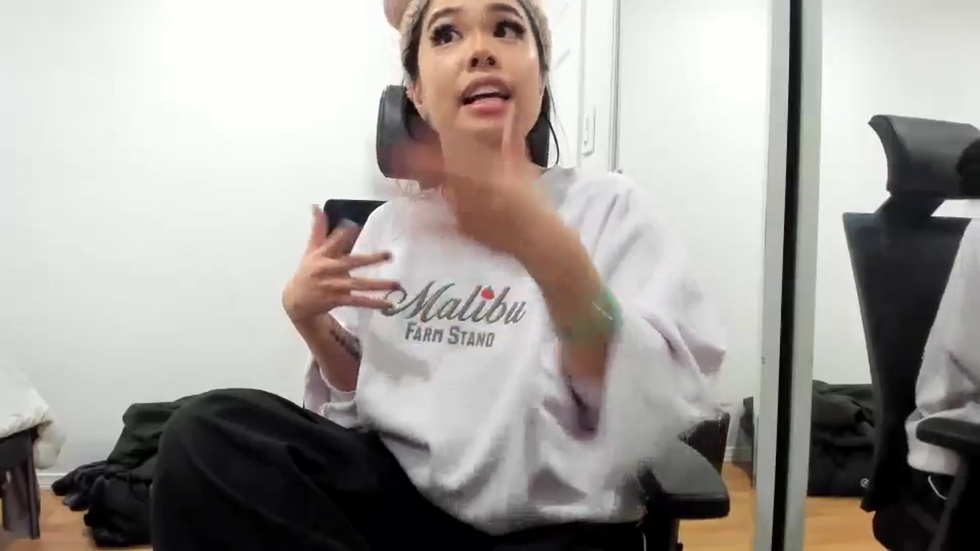 dolllface video thumbnail