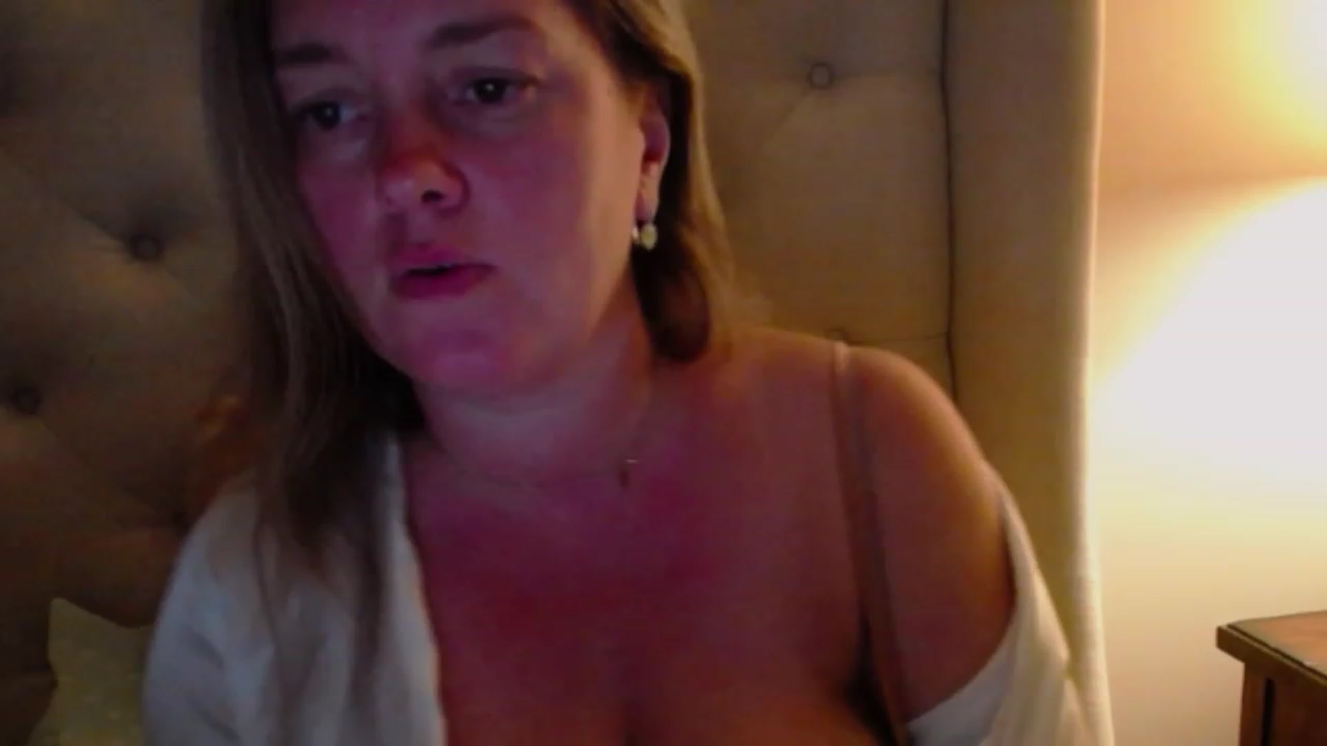 J0llye video thumbnail