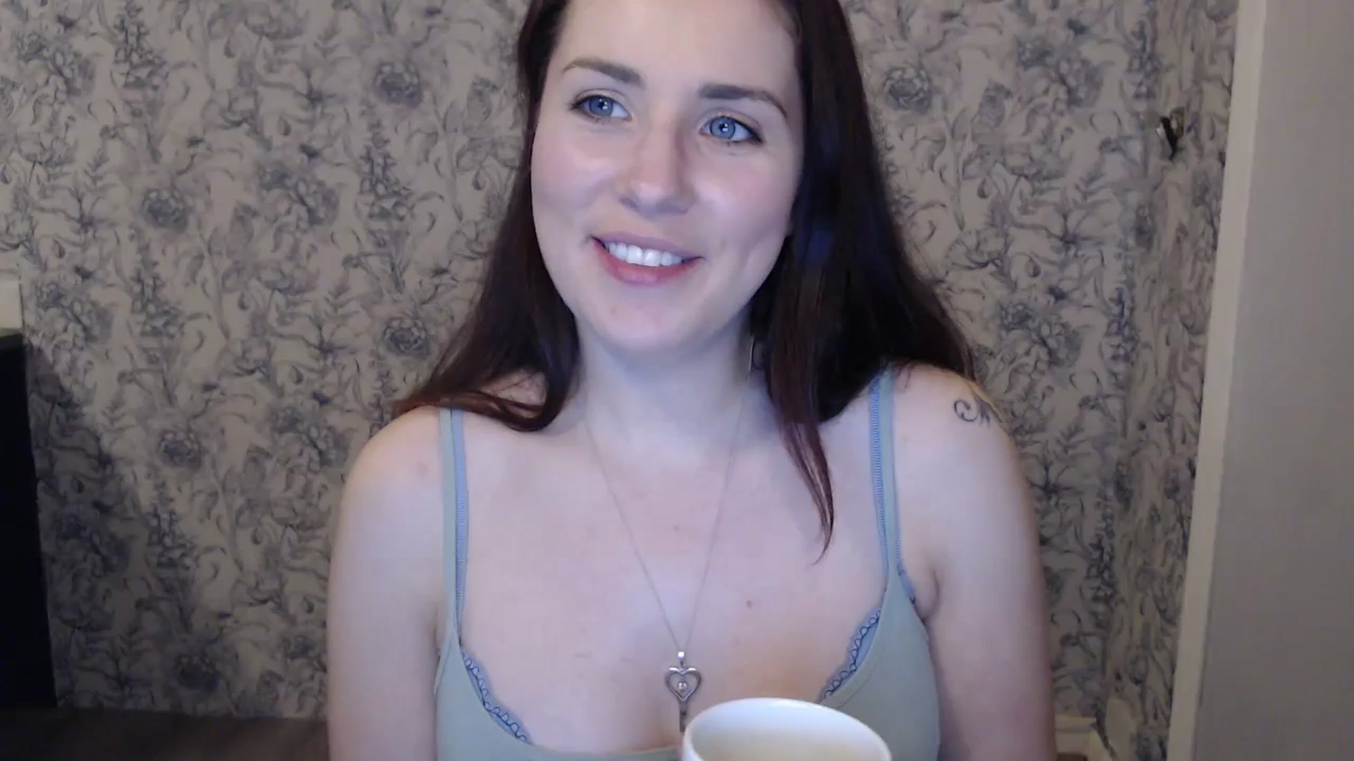 Larah_Sky video thumbnail