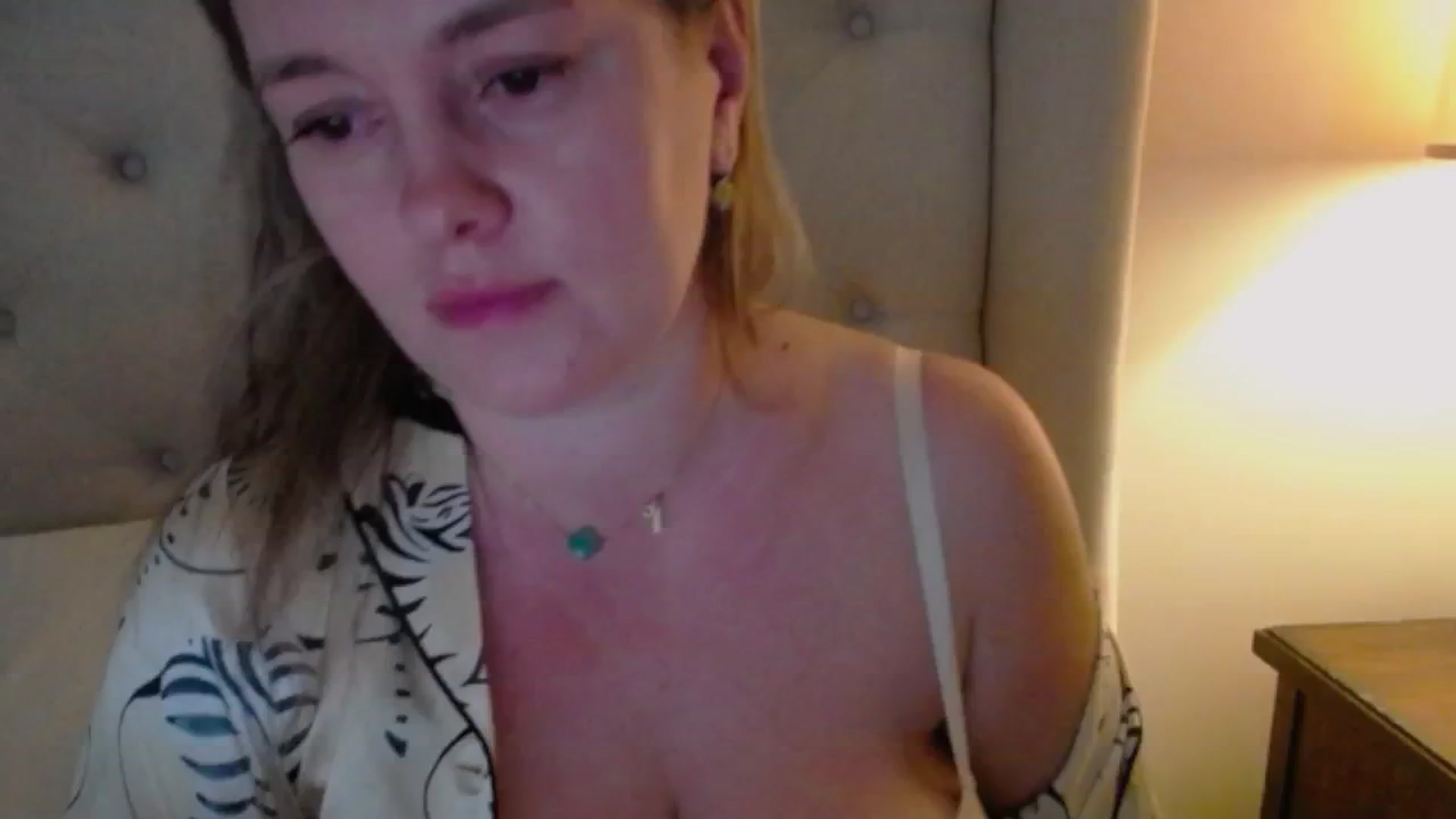 J0llye video thumbnail