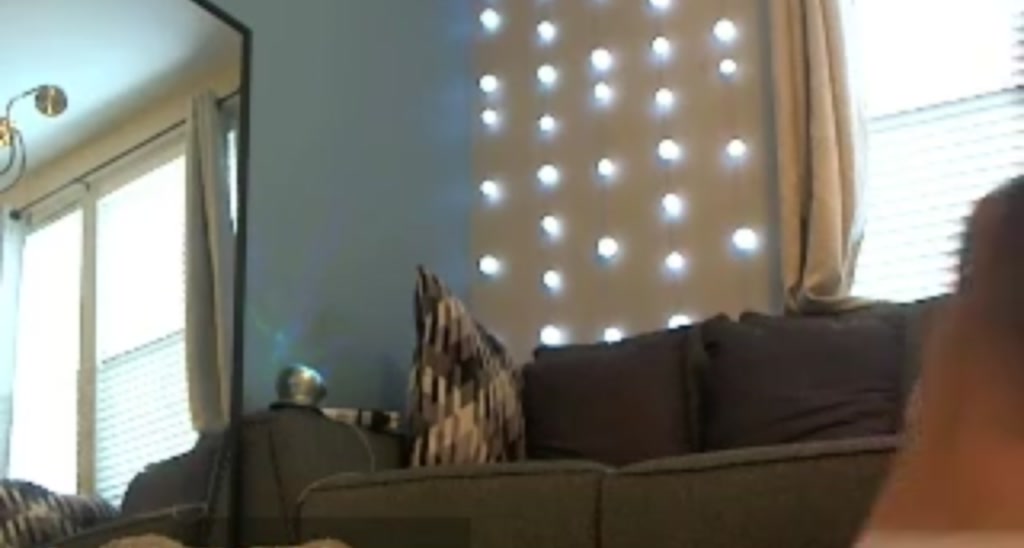 Downloads video thumbnail