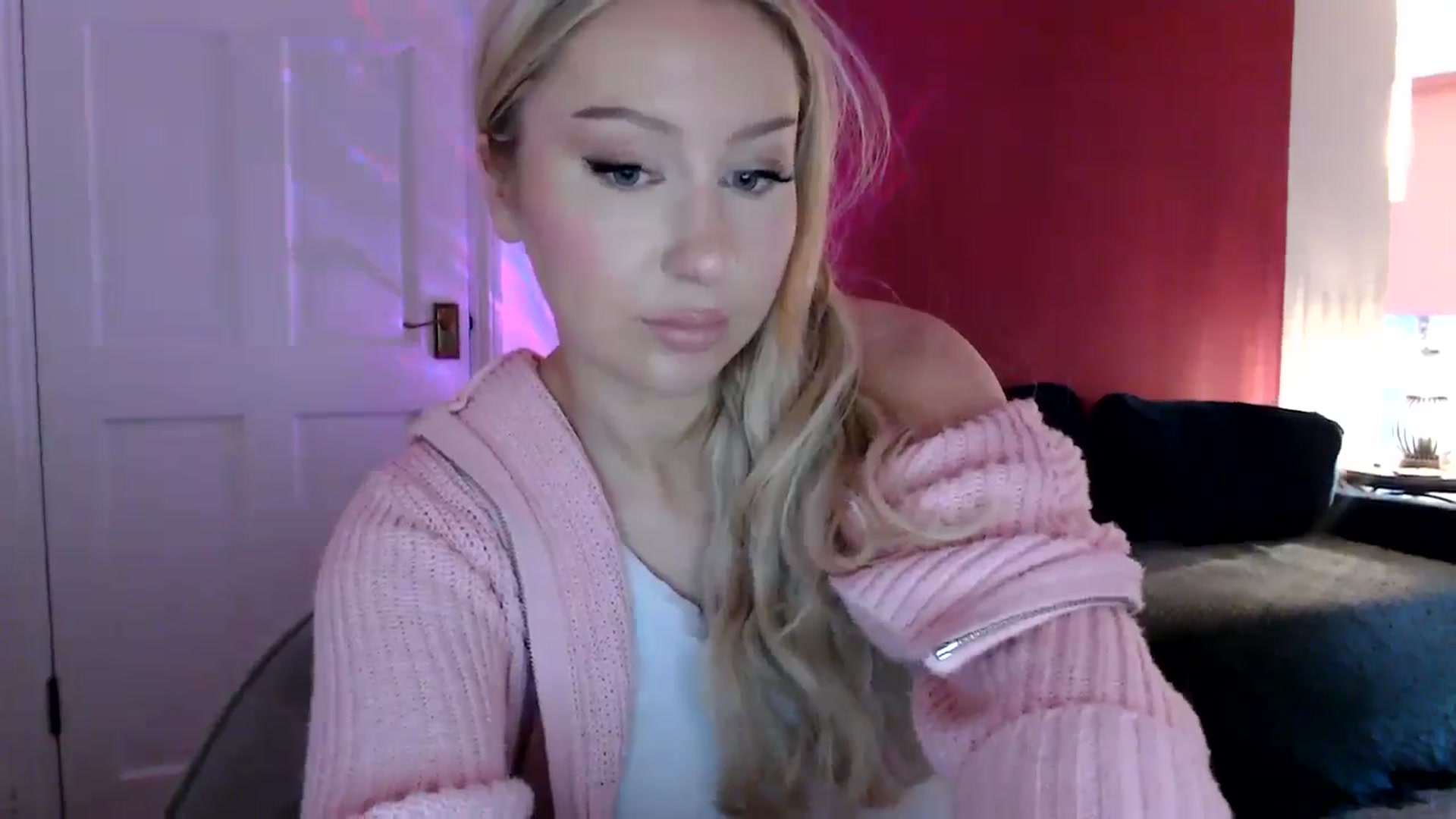 PetiteAvax video thumbnail