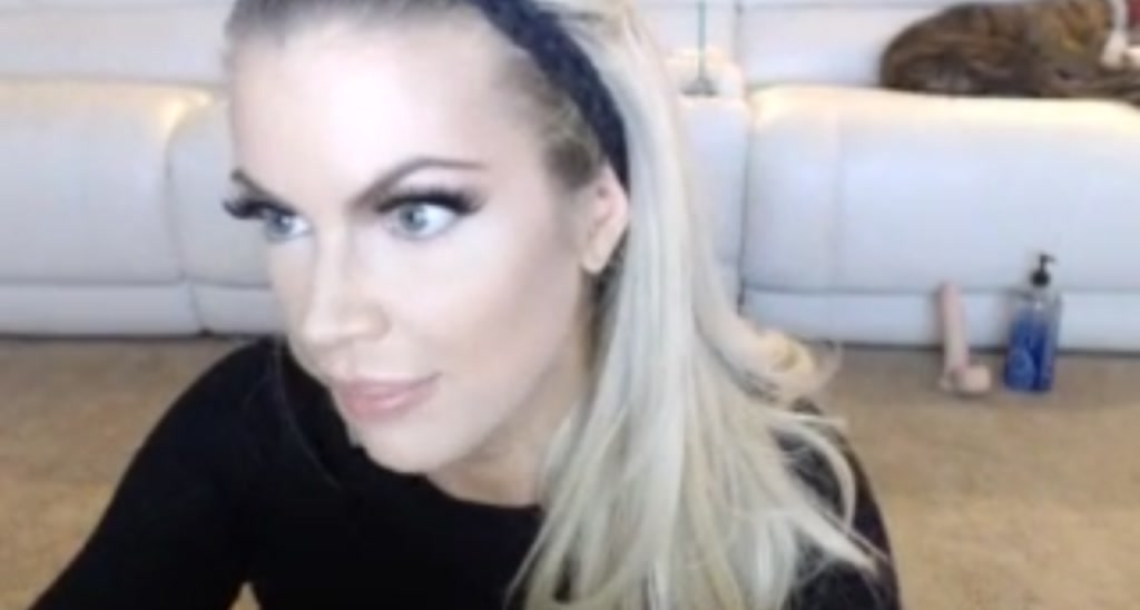 BellaReis video thumbnail