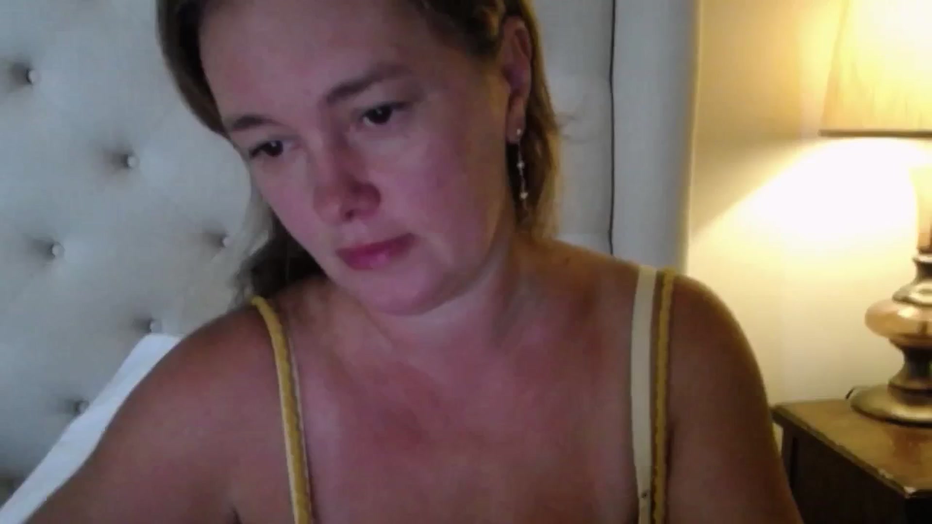 J0llye video thumbnail