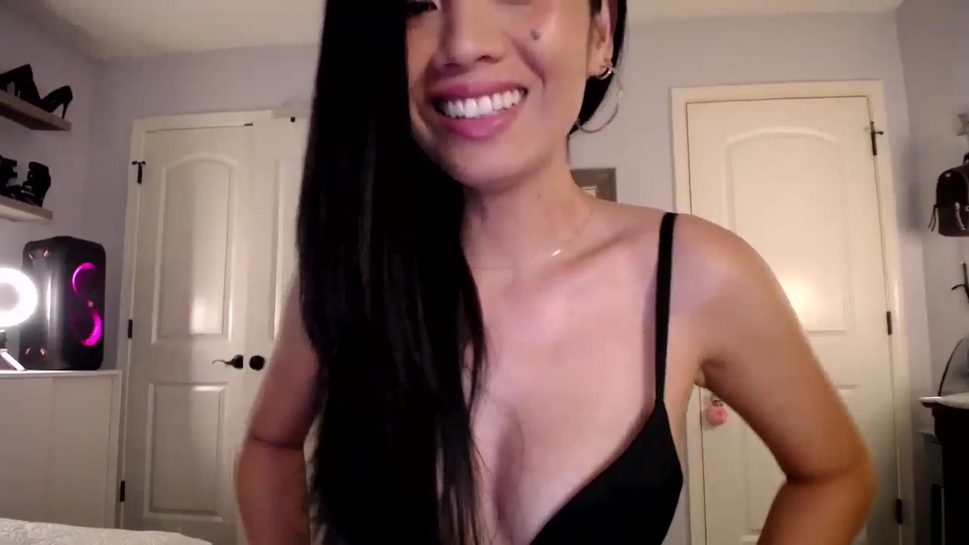AsianLuv_4U video thumbnail