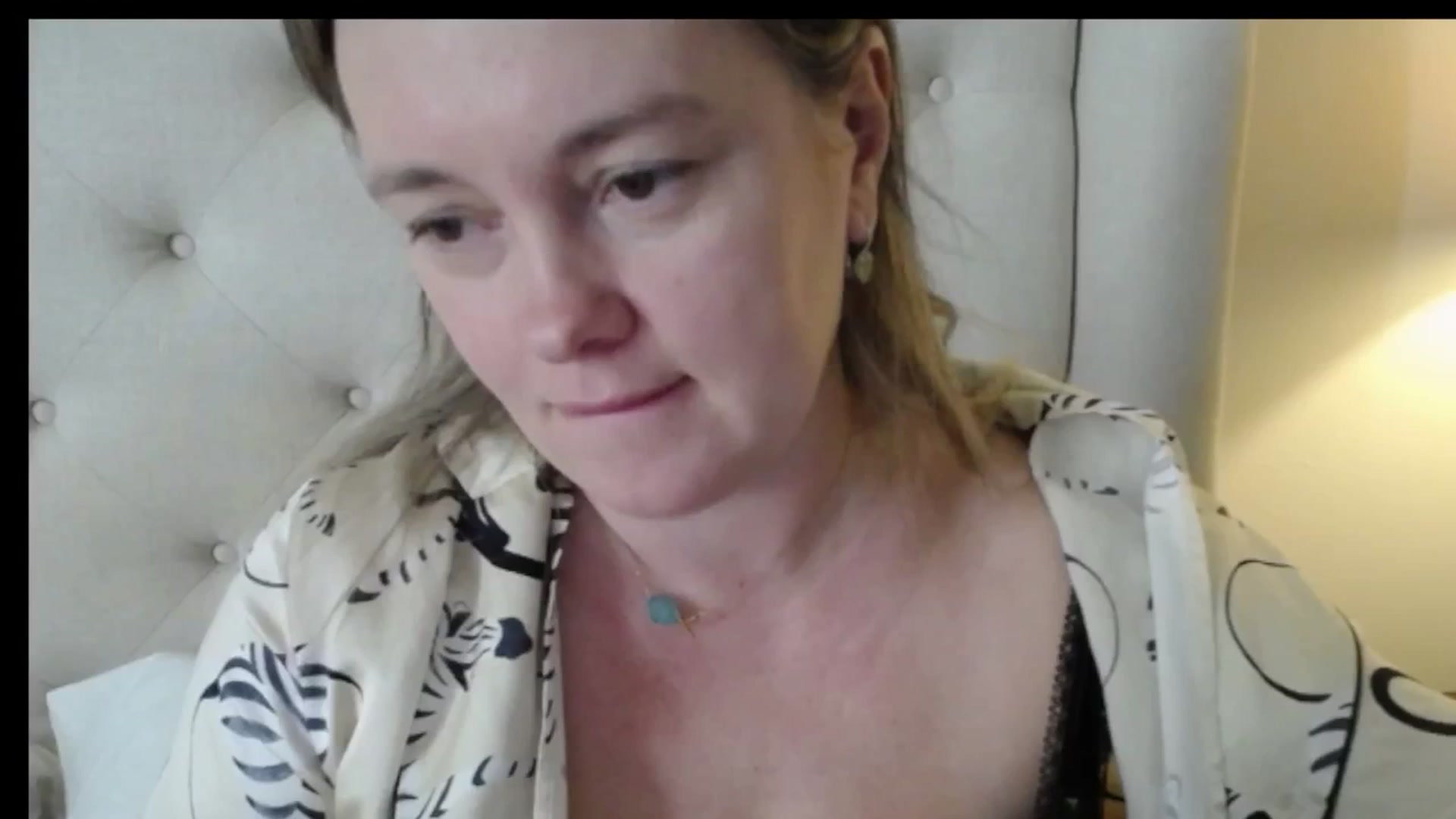 J0llye video thumbnail