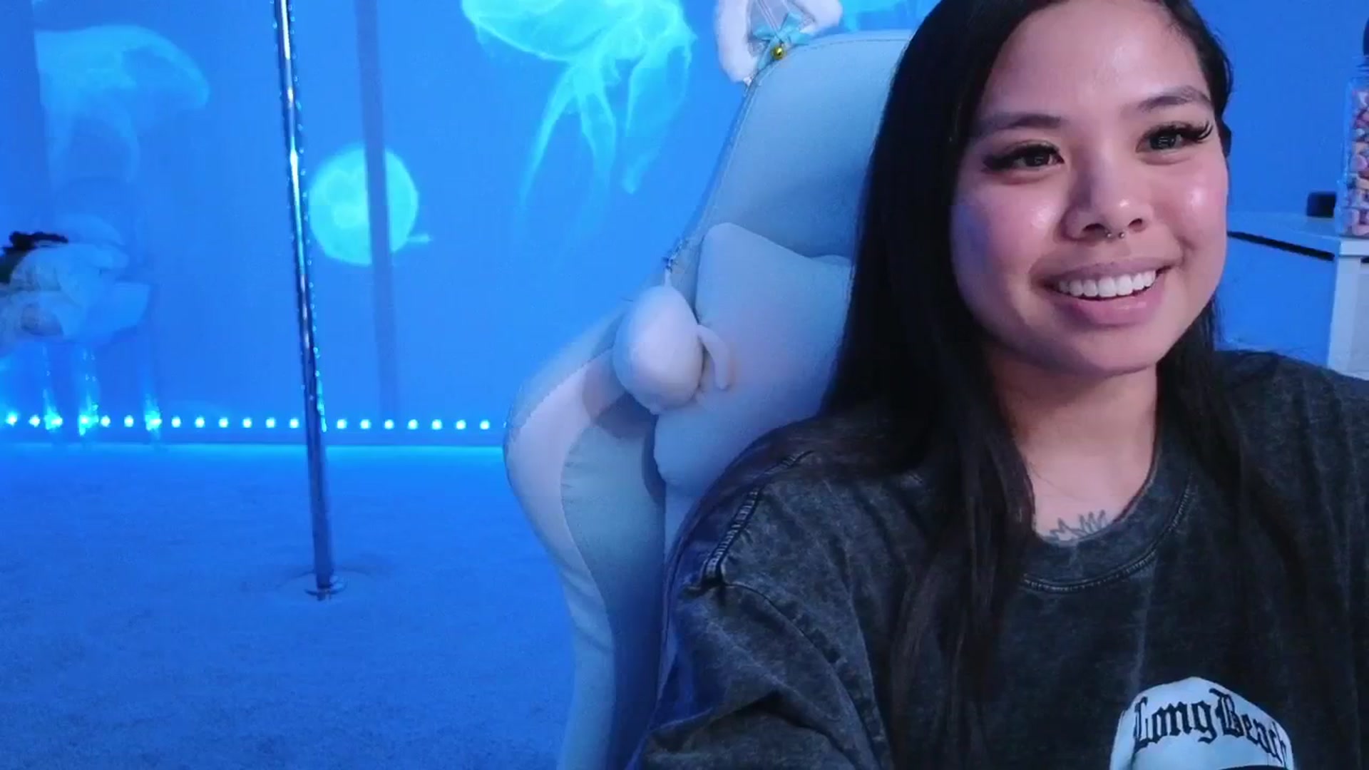 dolllface video thumbnail