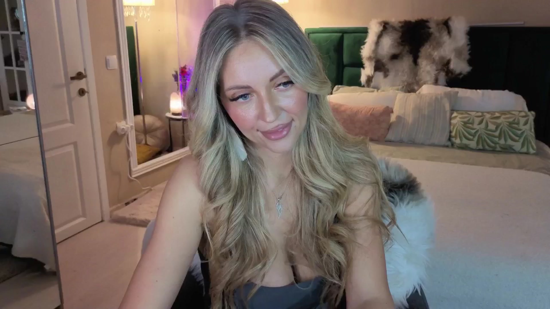 JoanneXOXO video thumbnail