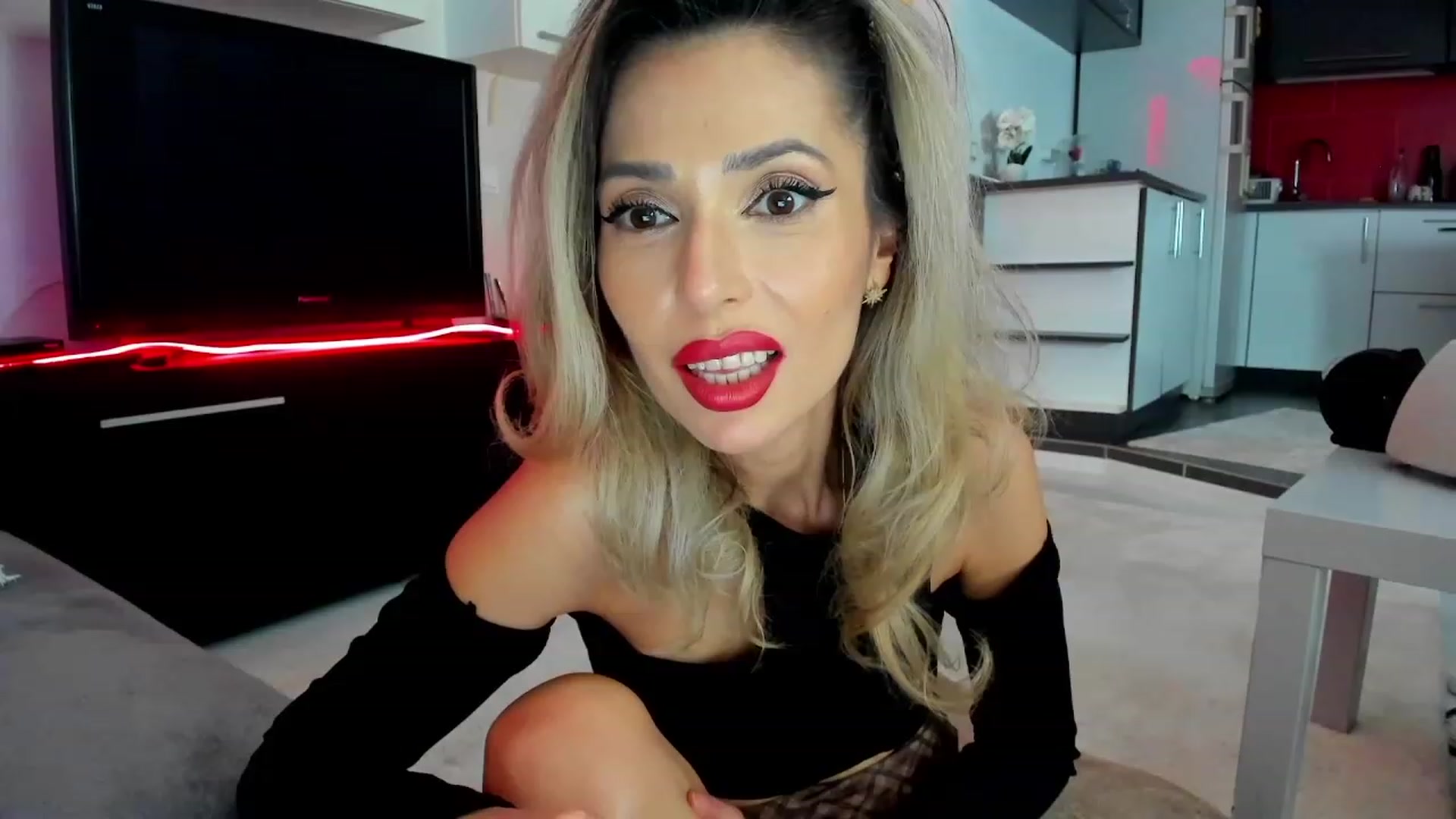 SmileyTinaa video thumbnail