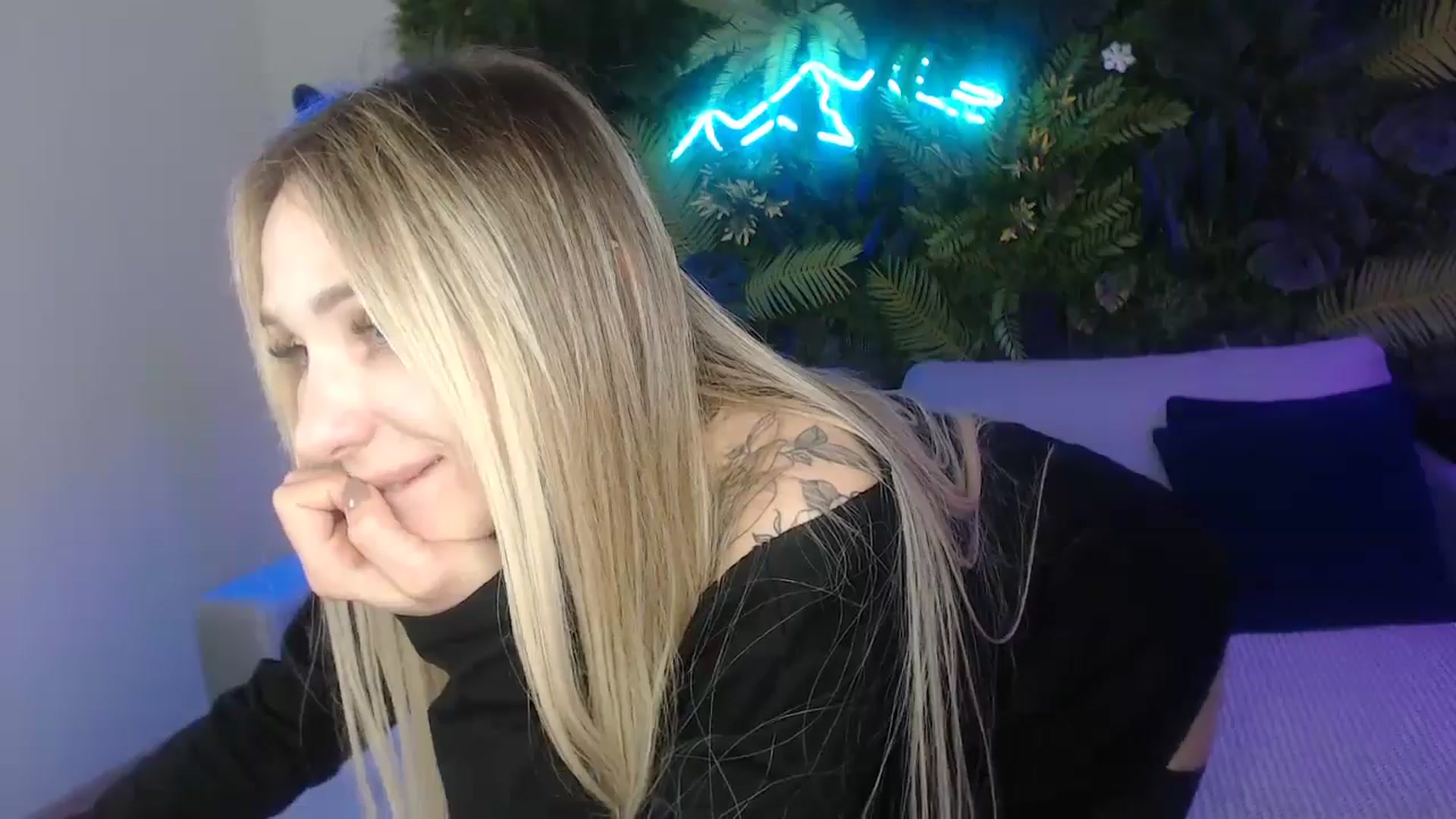 Horny_Blond video thumbnail