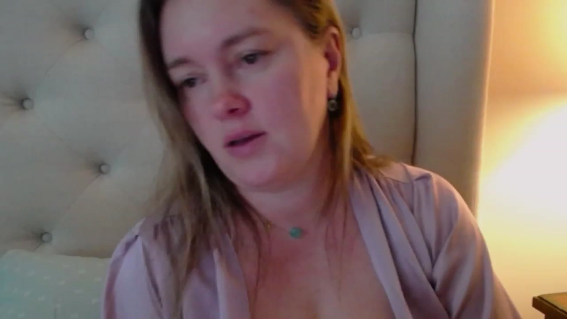 J0llye video thumbnail