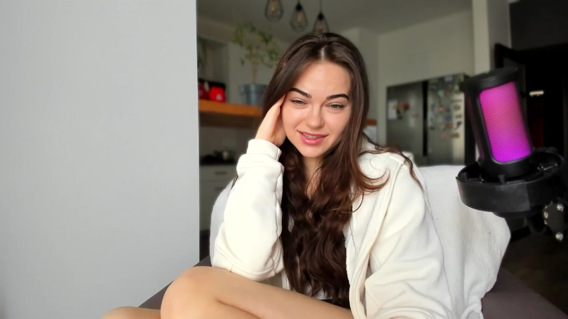 BeeTheQueen video thumbnail