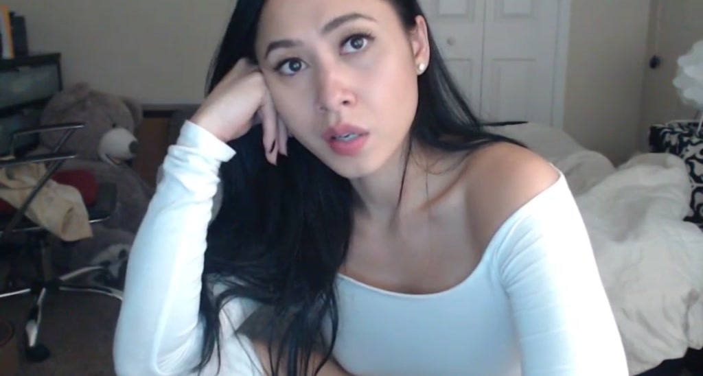 Downloads video thumbnail