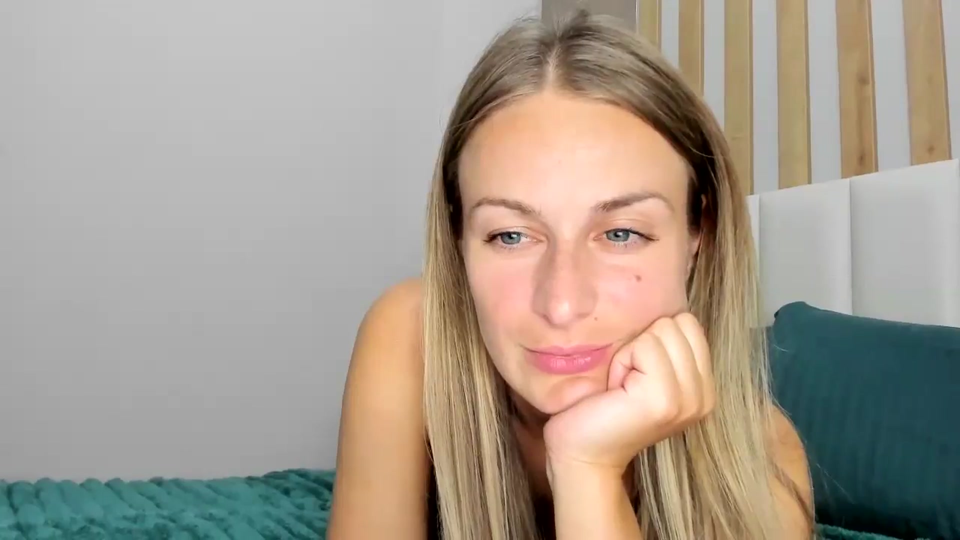 regular_girl video thumbnail