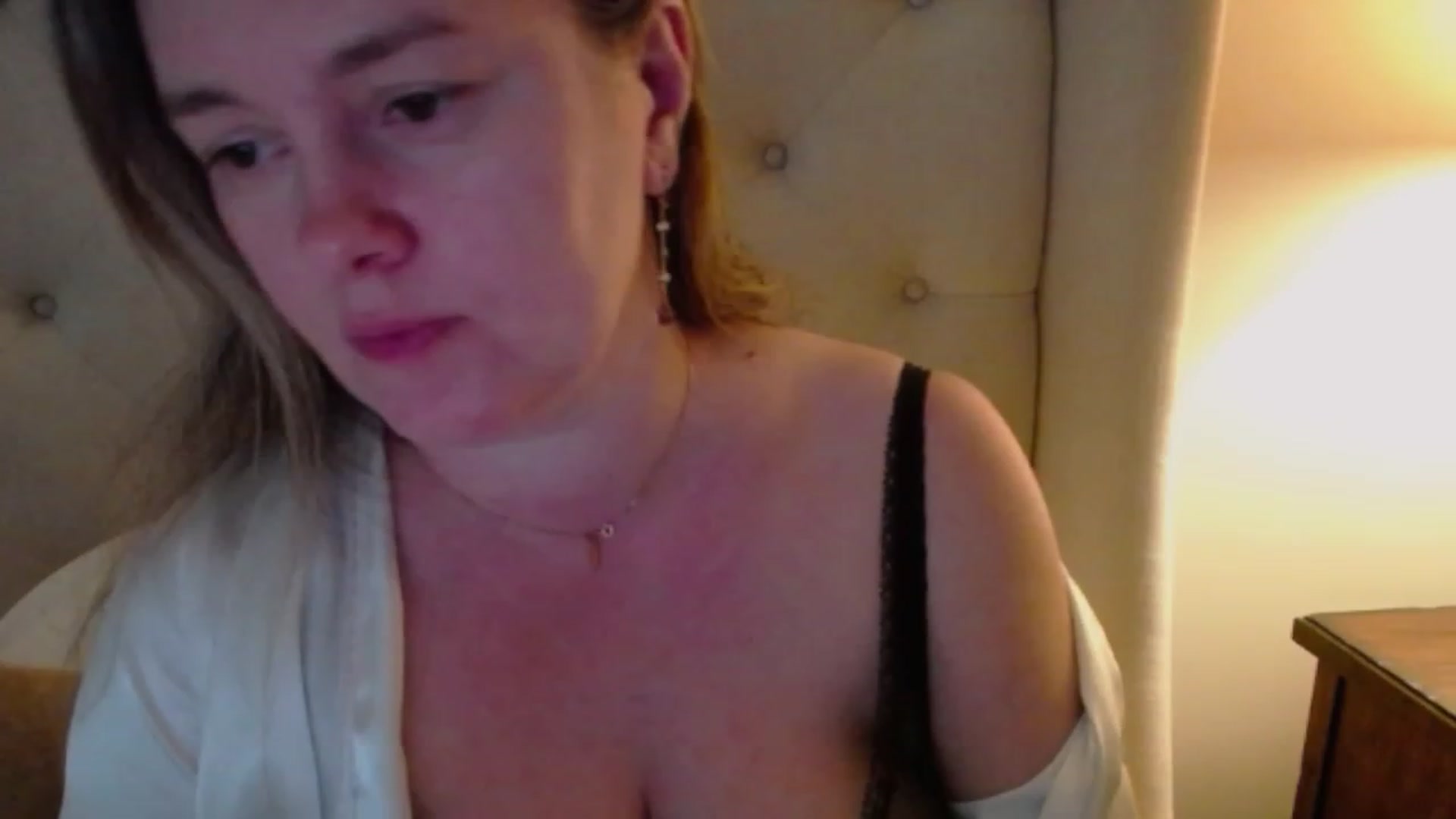 J0llye video thumbnail