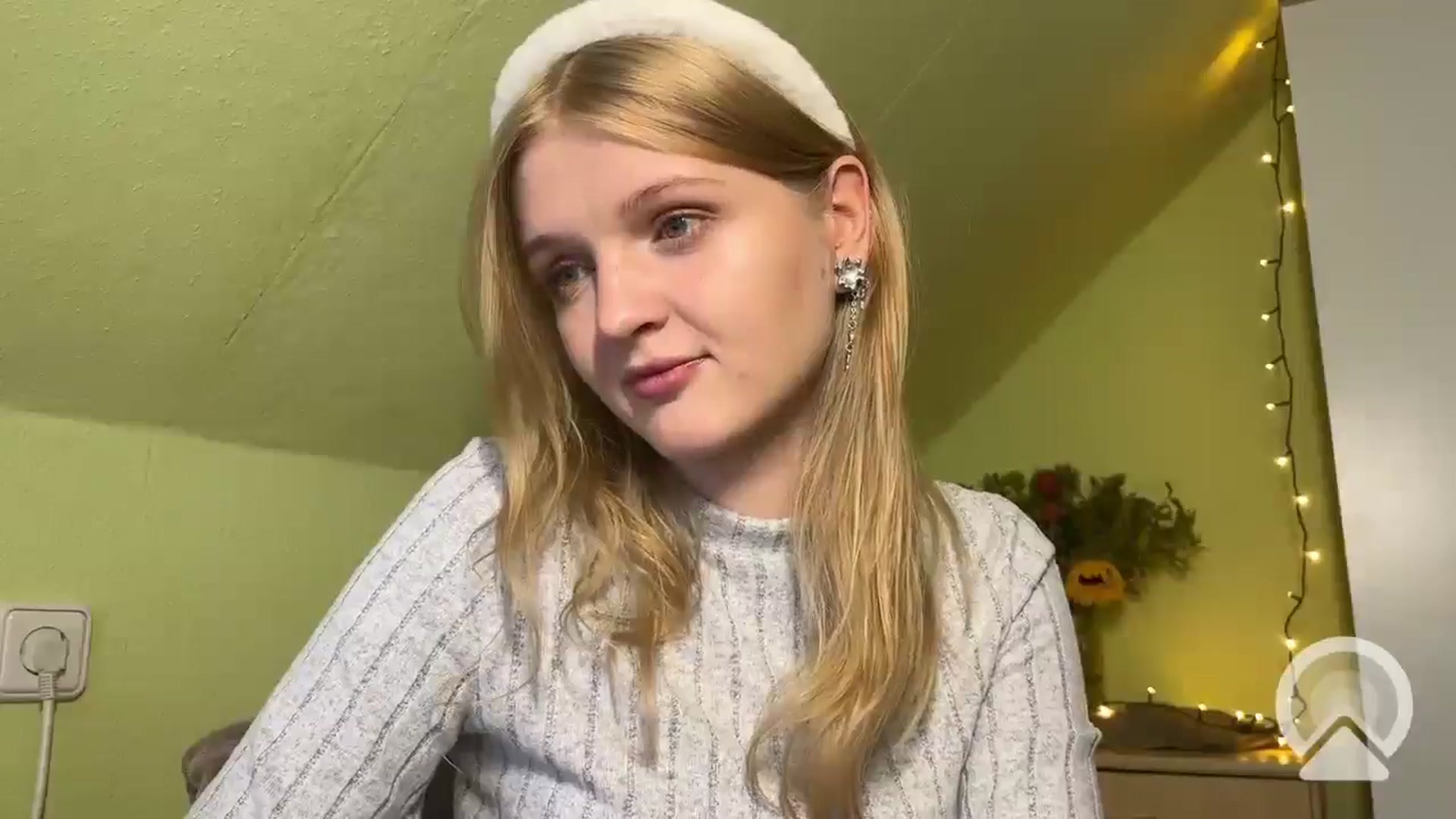BlondeVixen_A video thumbnail