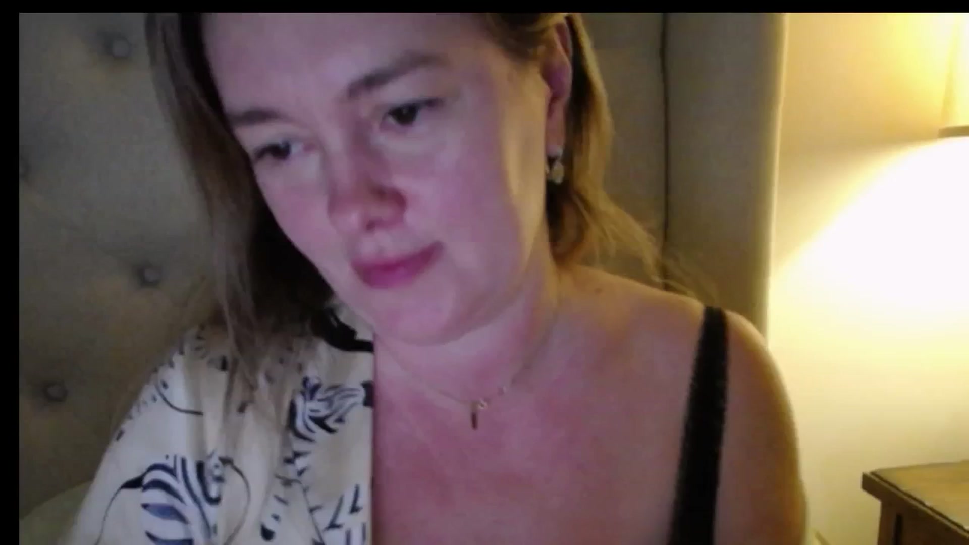J0llye video thumbnail