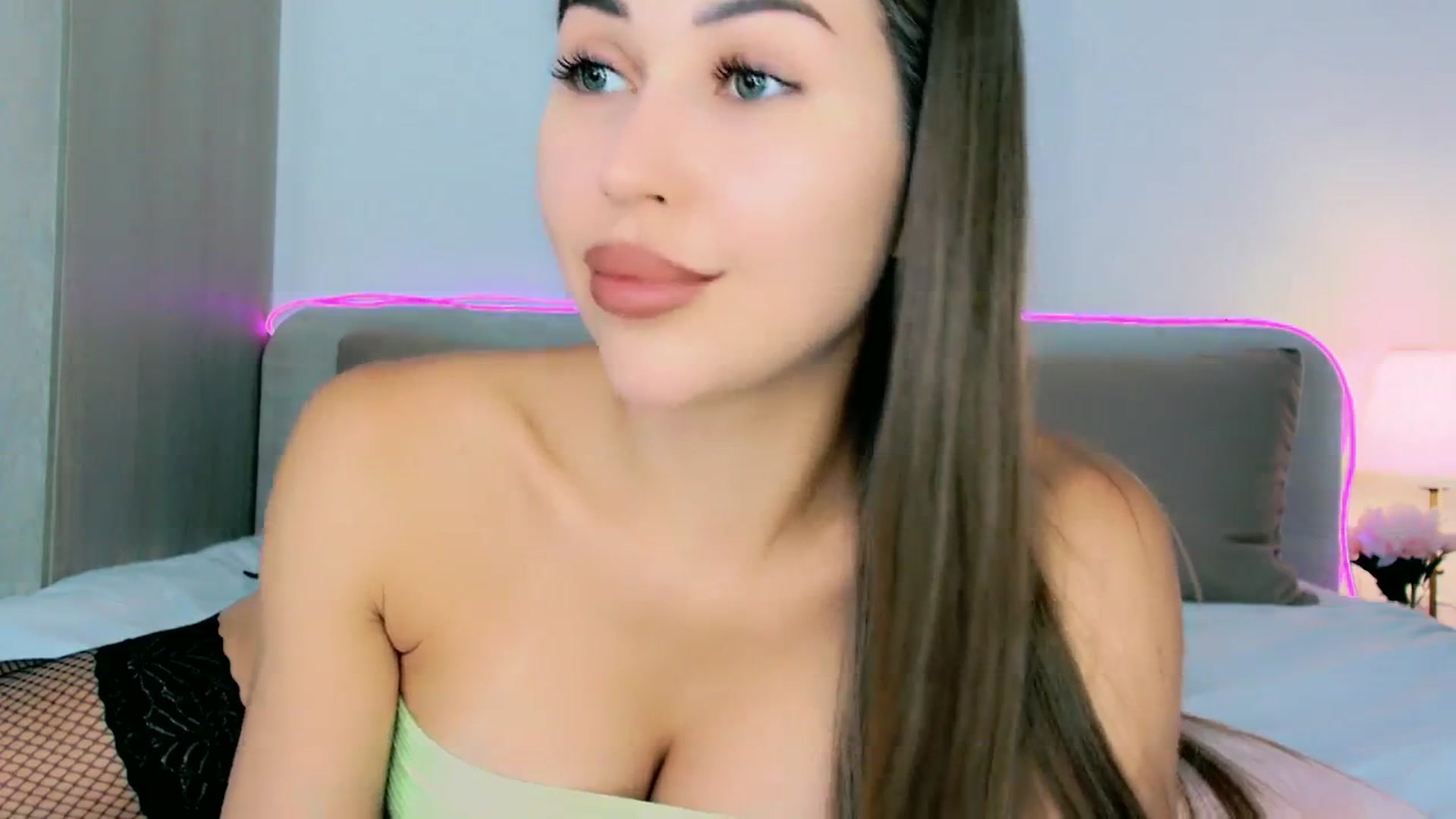 mia4sin video thumbnail