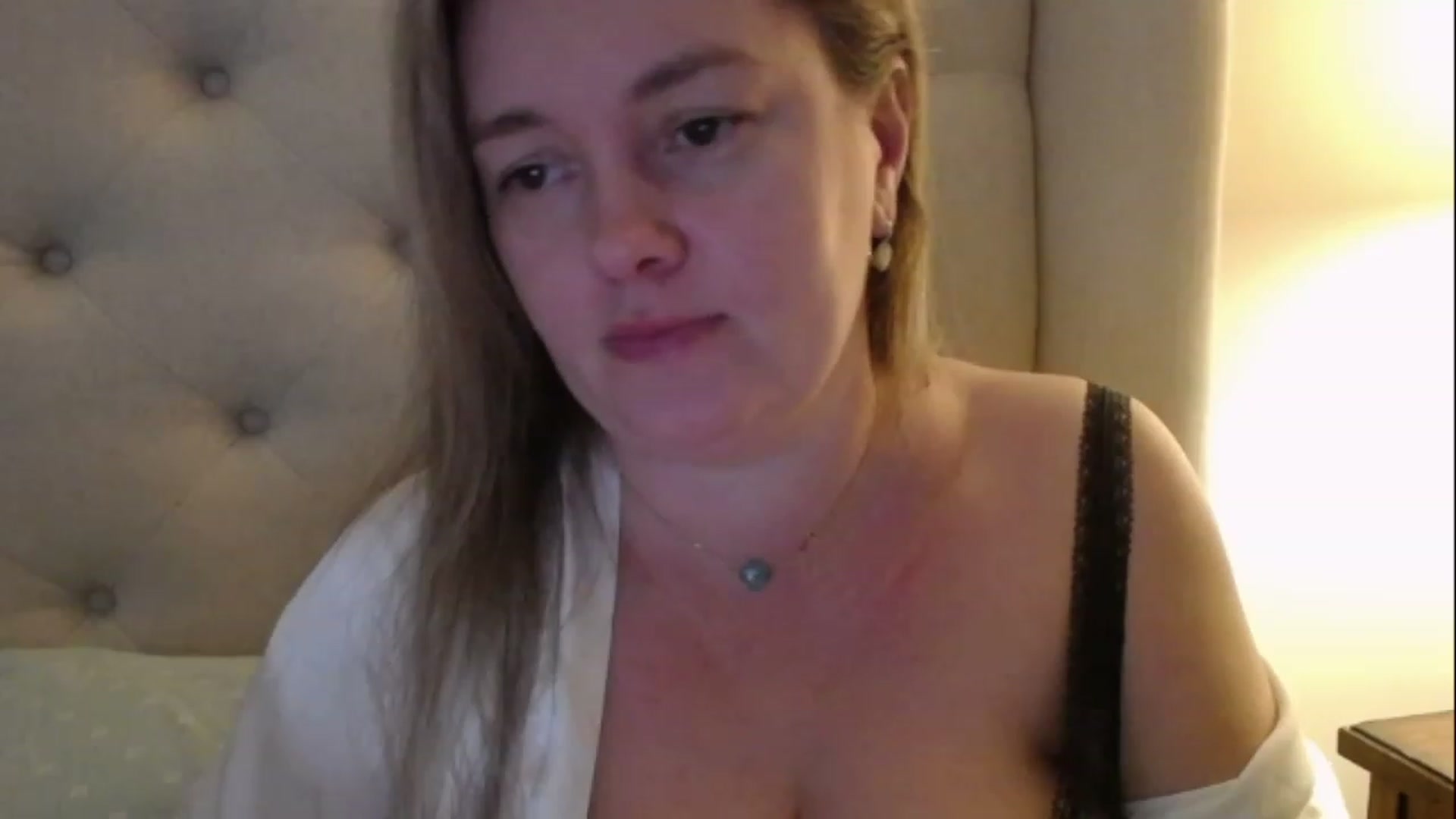 J0llye video thumbnail