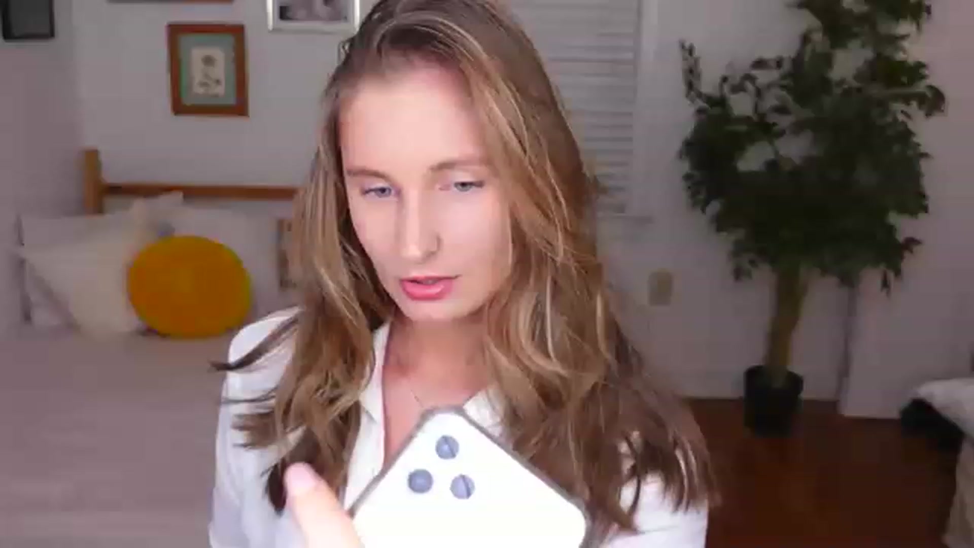 hi_ella video thumbnail