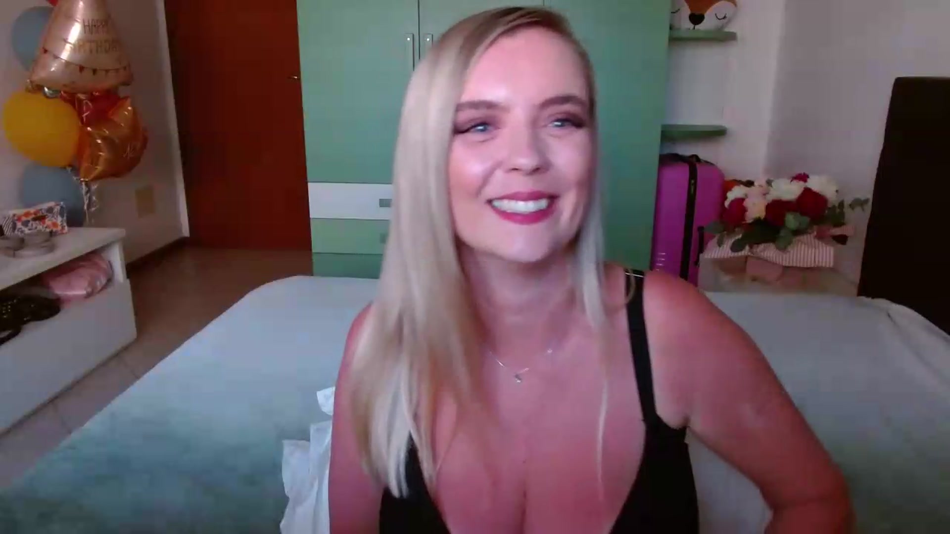 MissAura video thumbnail